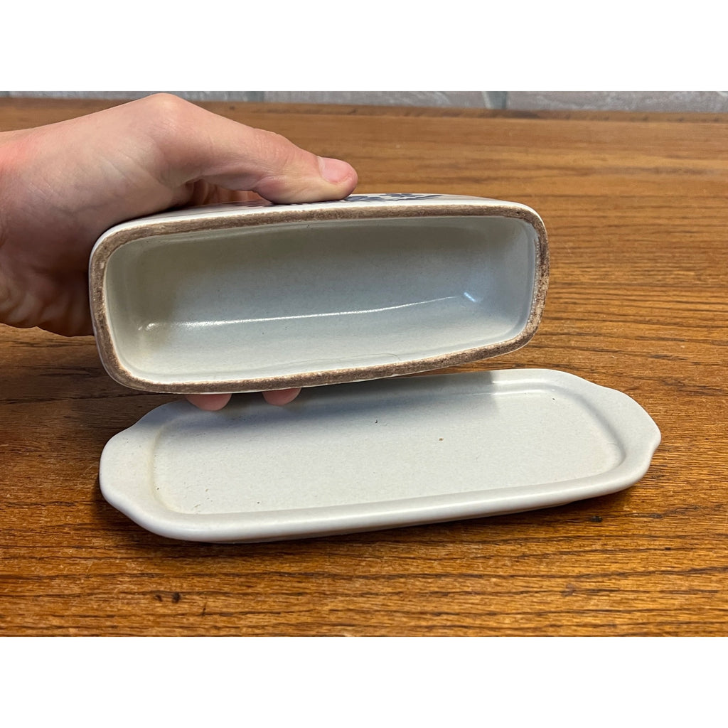 Pfalzgraff Yorktown Covered Butter Dish, Pfalzgraff Stoneware Butter Dish Blue