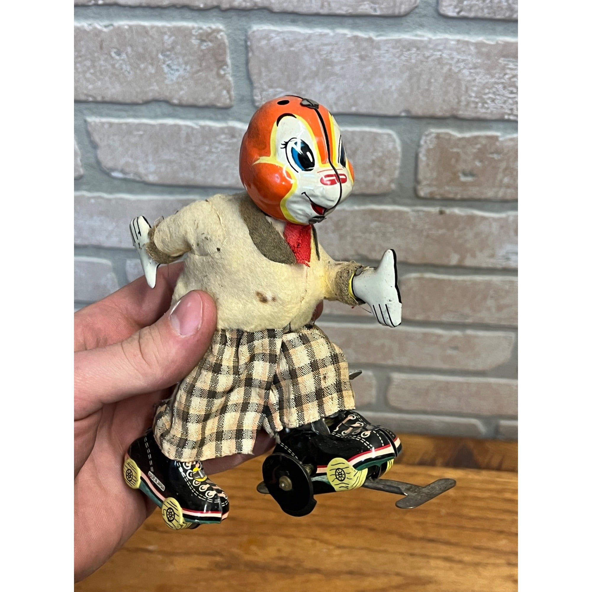 TPS Tin Toy mechanical Happy Skaters Skating Rabbit Bunny Japan Roller Skater