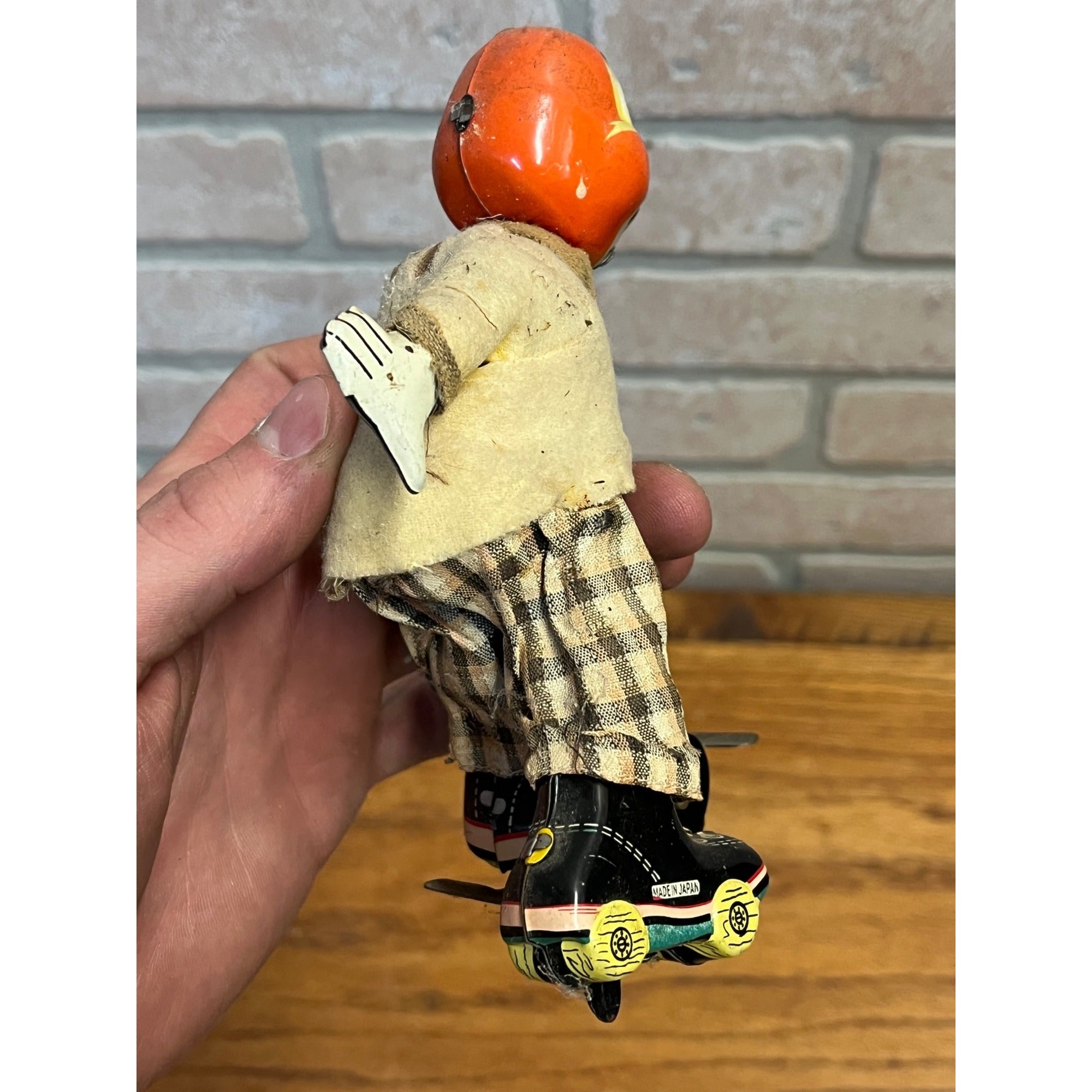 TPS Tin Toy mechanical Happy Skaters Skating Rabbit Bunny Japan Roller Skater