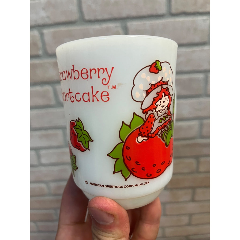 Vintage 1980 Strawberry Shortcake American Greeting Milk Glass Mug Anchor Hocking