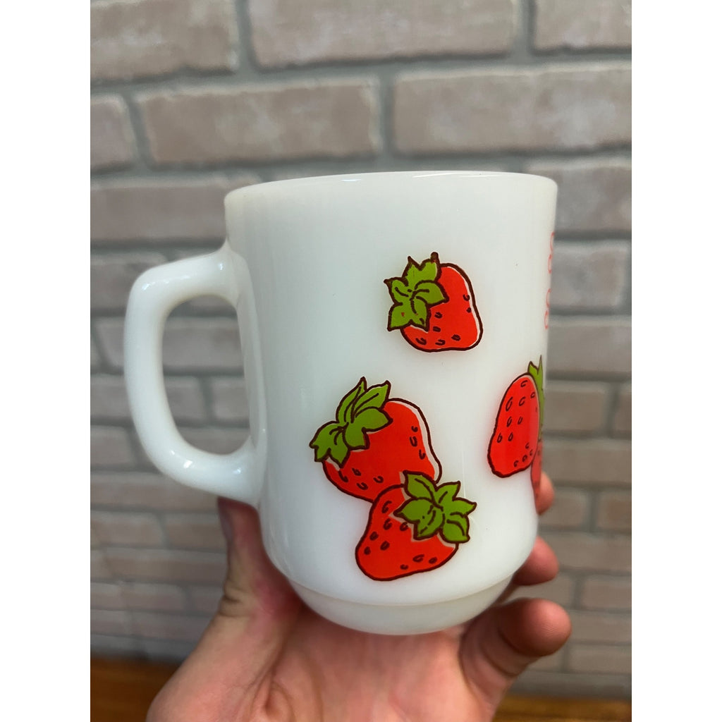 Vintage 1980 Strawberry Shortcake American Greeting Milk Glass Mug Anchor Hocking