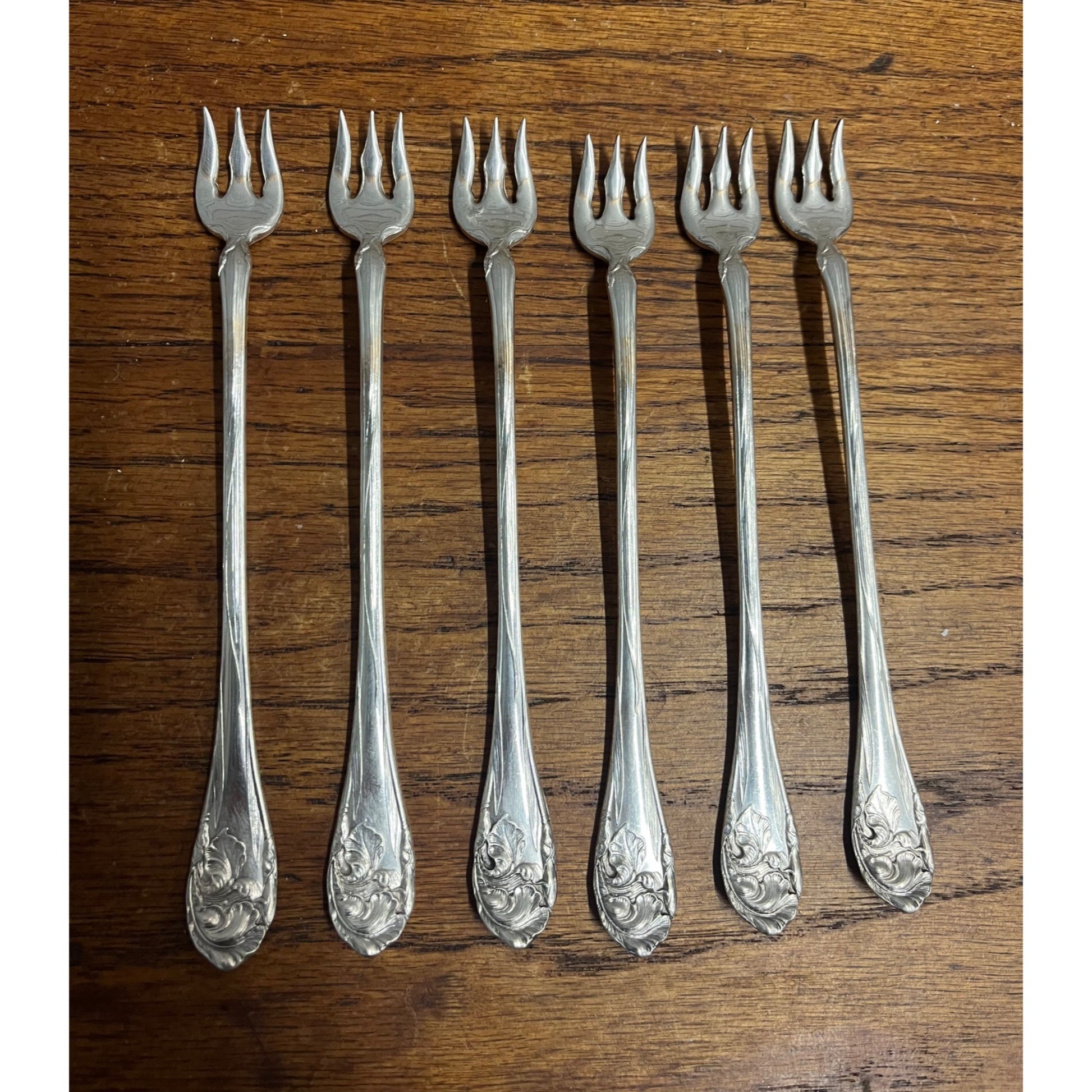 Fleur de Luce Oneida Community Silver Plate Lot (6) Seafood Cocktail Forks - No Mono