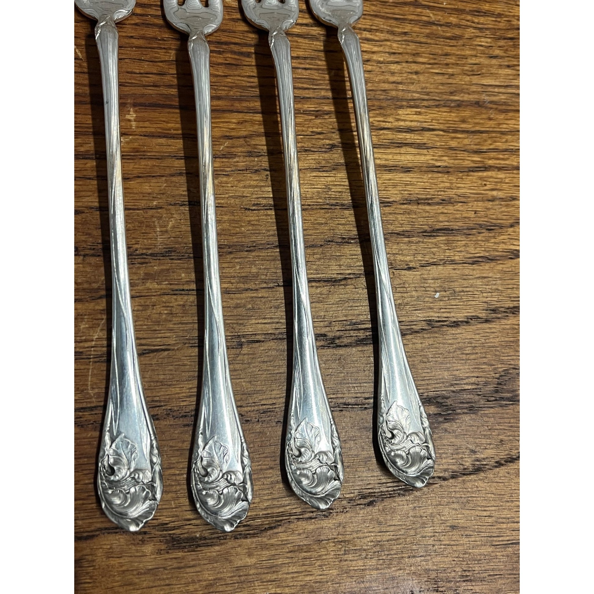 Fleur de Luce Oneida Community Silver Plate Lot (6) Seafood Cocktail Forks - No Mono