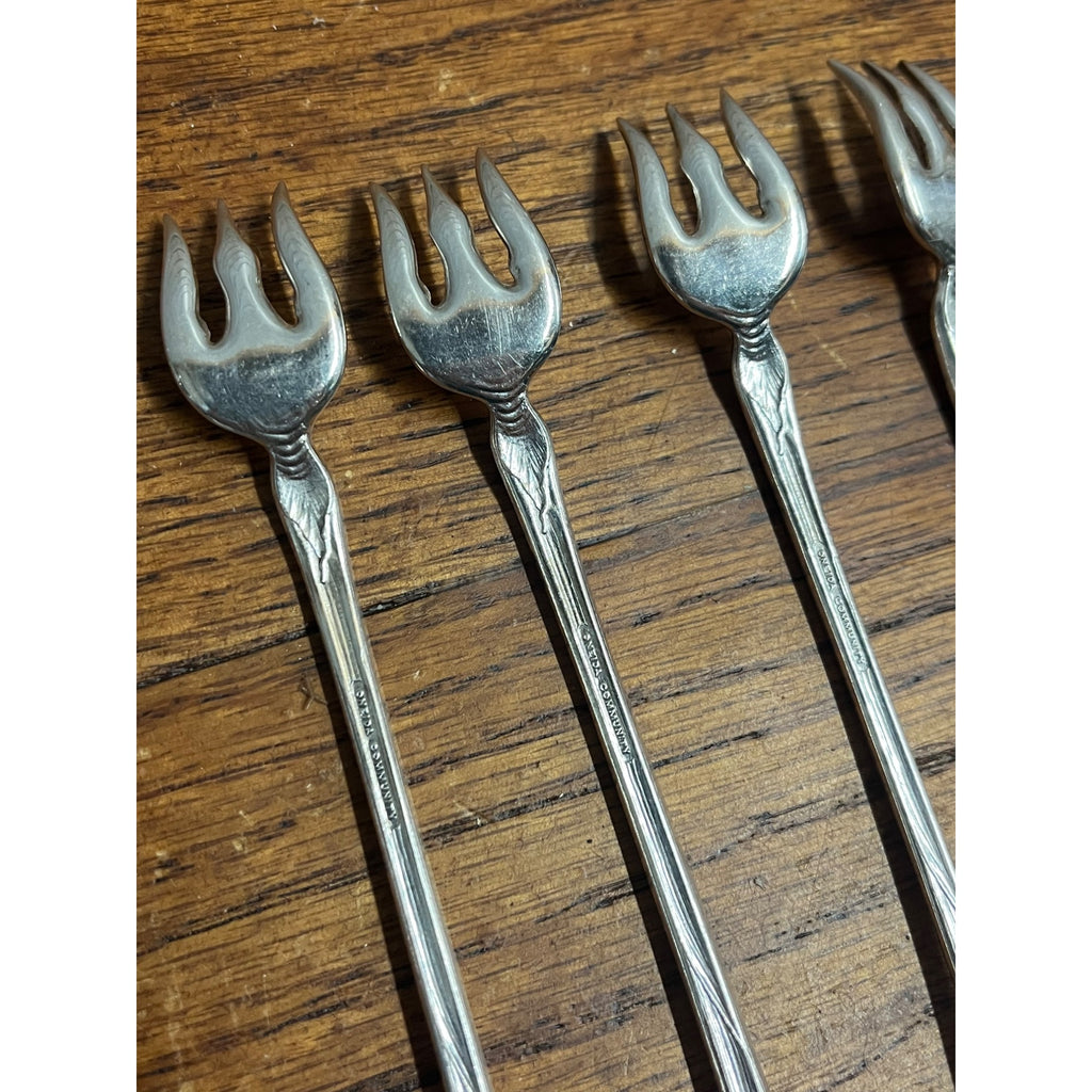 Fleur de Luce Oneida Community Silver Plate Lot (6) Seafood Cocktail Forks - No Mono