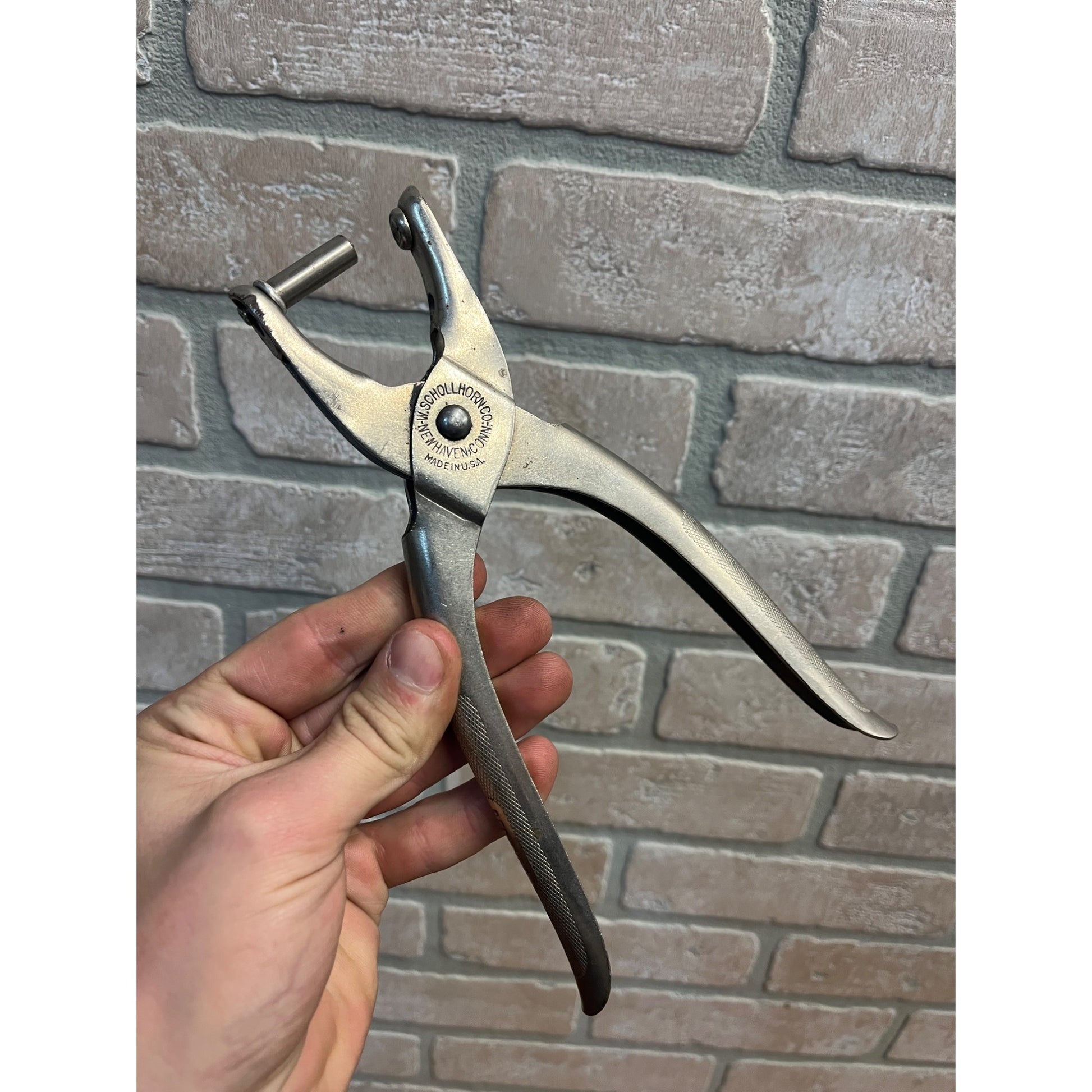 W. Schollhorn Co. Bernards Single Leather Hole Punch New Haven Conn - Works