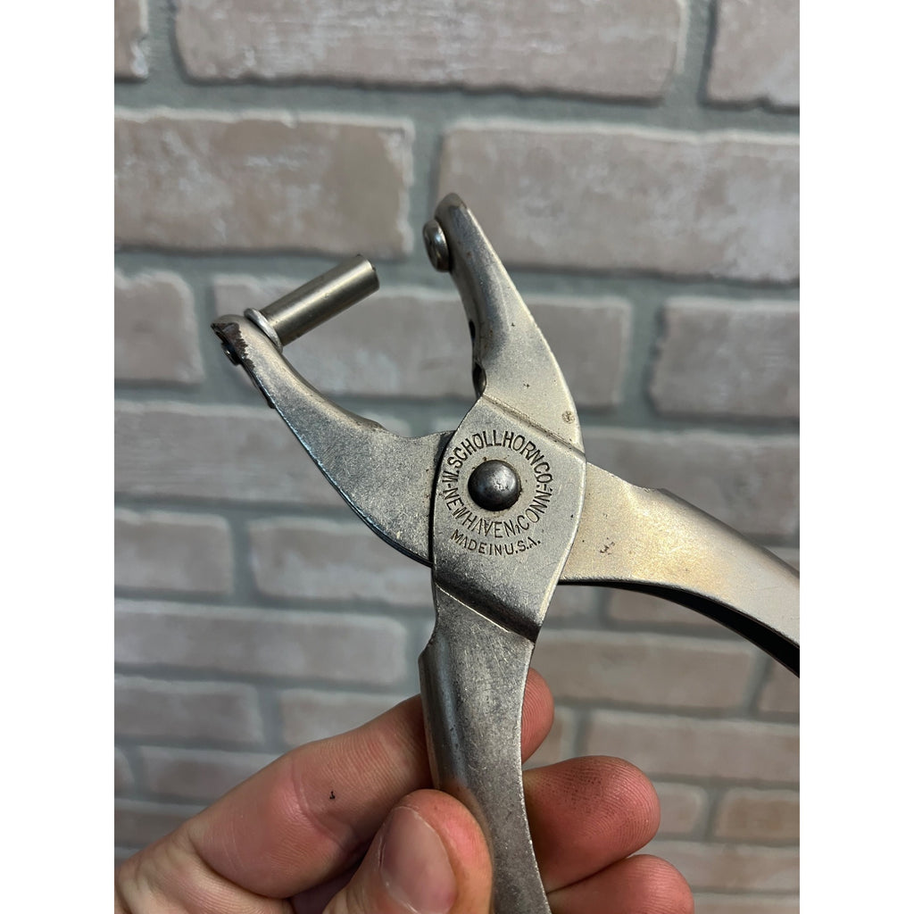 W. Schollhorn Co. Bernards Single Leather Hole Punch New Haven Conn - Works