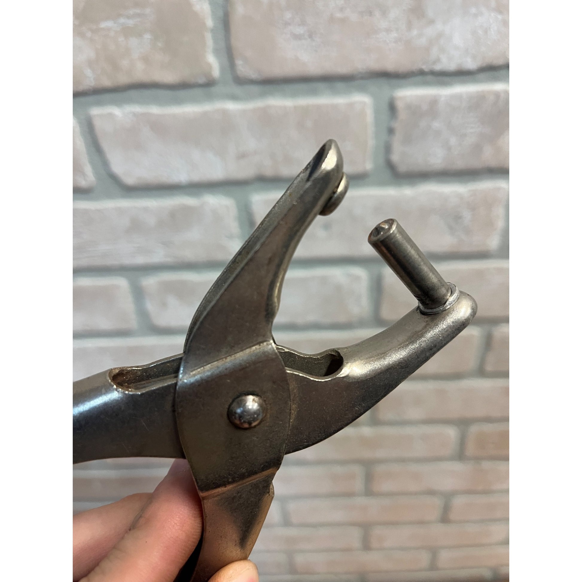 W. Schollhorn Co. Bernards Single Leather Hole Punch New Haven Conn - Works