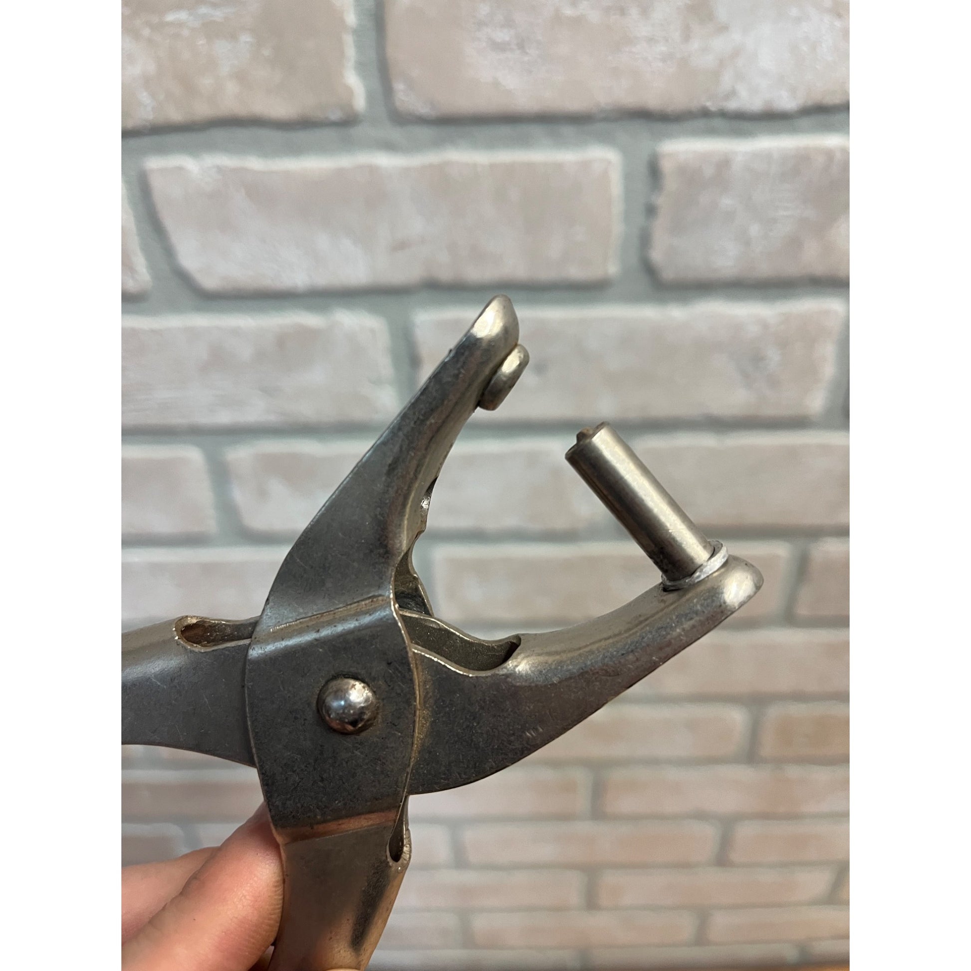 W. Schollhorn Co. Bernards Single Leather Hole Punch New Haven Conn - Works