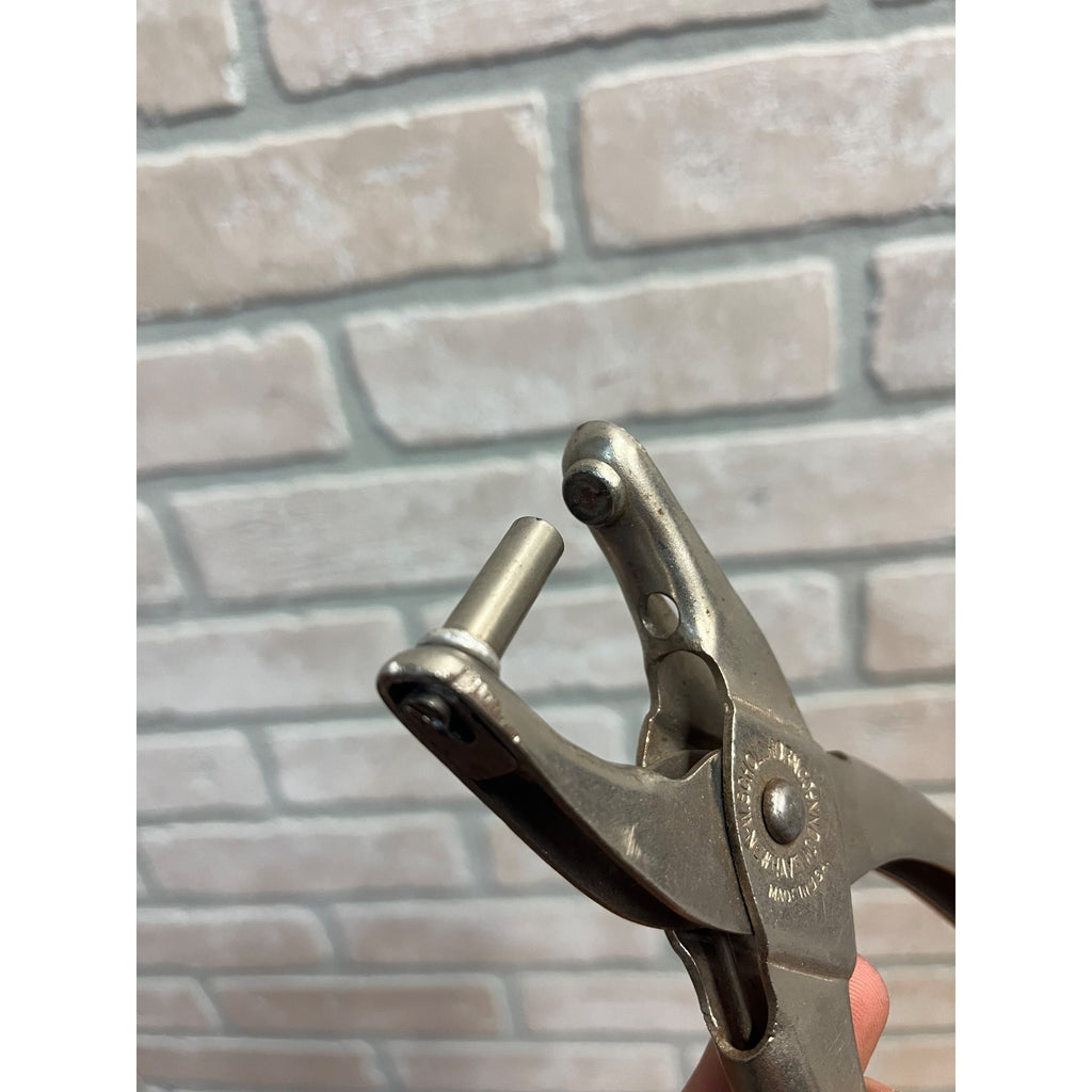 W. Schollhorn Co. Bernards Single Leather Hole Punch New Haven Conn - Works