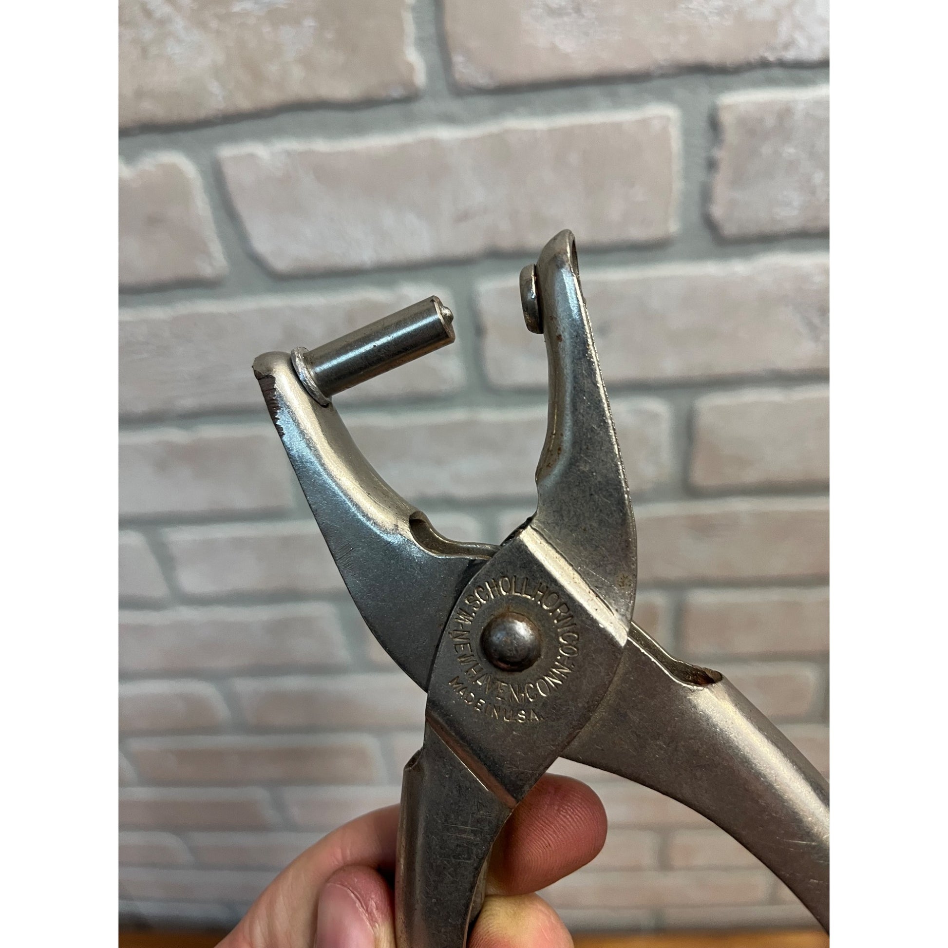 W. Schollhorn Co. Bernards Single Leather Hole Punch New Haven Conn - Works