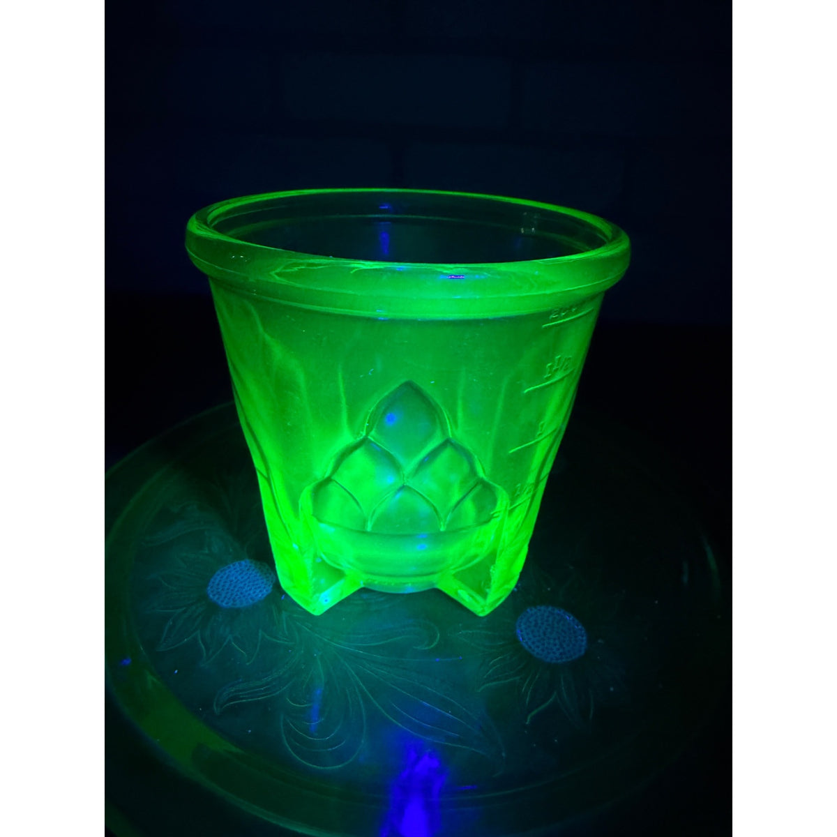 Vintage Hazel Atlas Uranium Rare Green Glass Vaseline Artichoke Measuring Cup