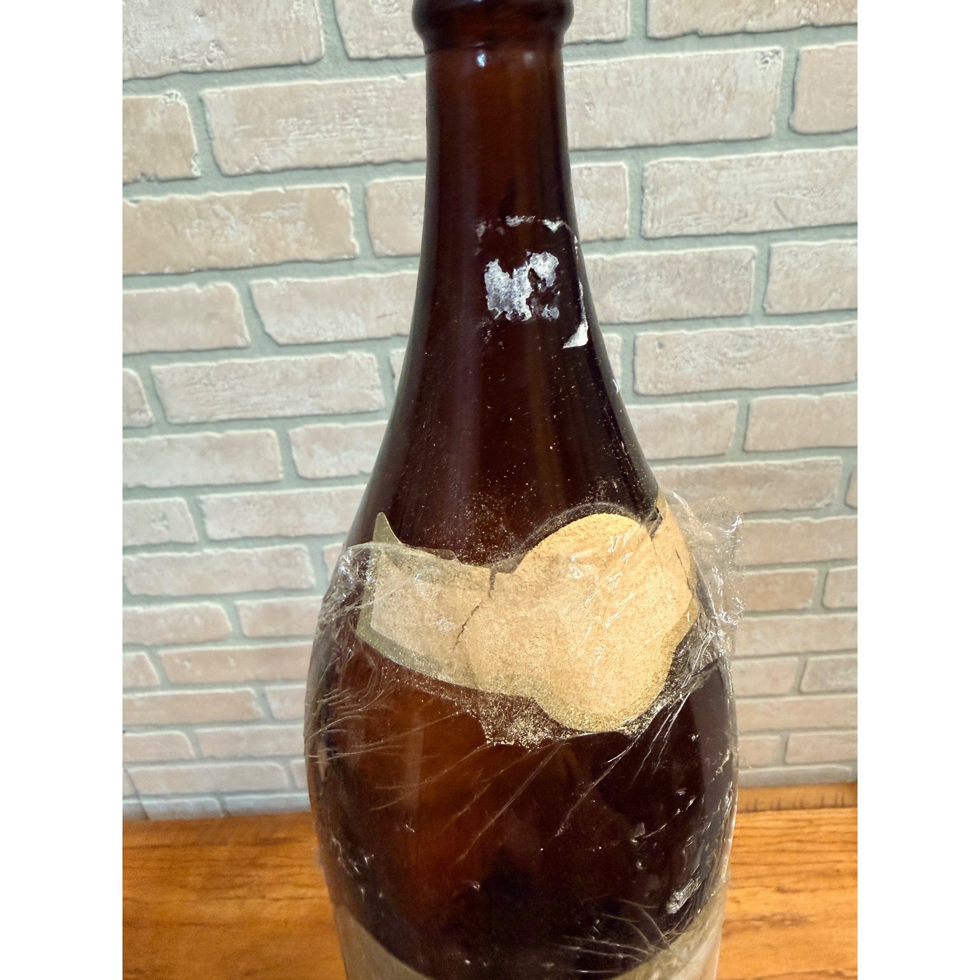 1960s Canadian Ace Brewing Co Chicago Illinois Beer Bottle 1/2 gallon Picnic Paper Label