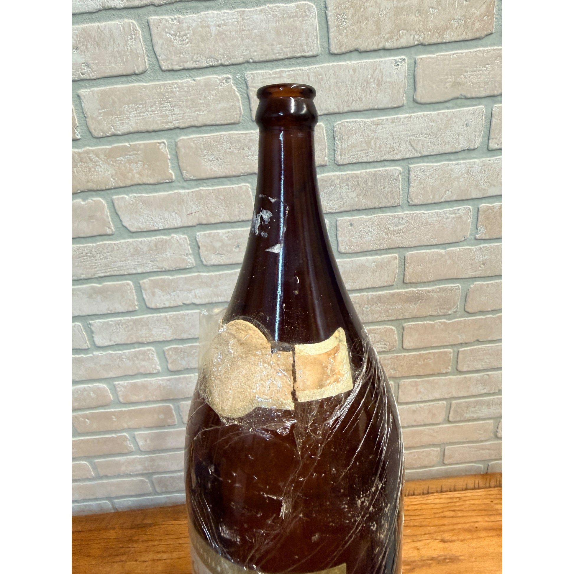 1960s Canadian Ace Brewing Co Chicago Illinois Beer Bottle 1/2 gallon Picnic Paper Label