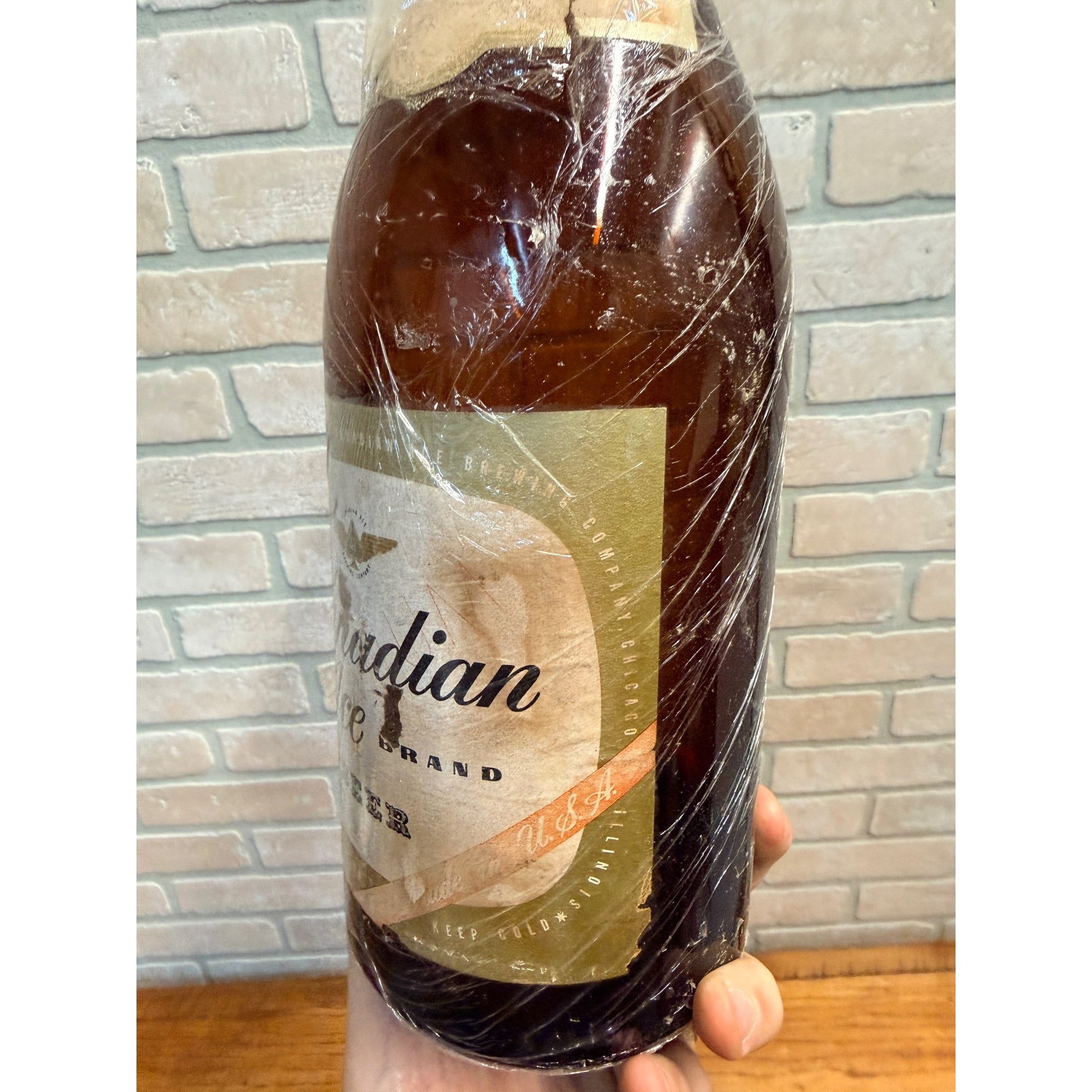 1960s Canadian Ace Brewing Co Chicago Illinois Beer Bottle 1/2 gallon Picnic Paper Label