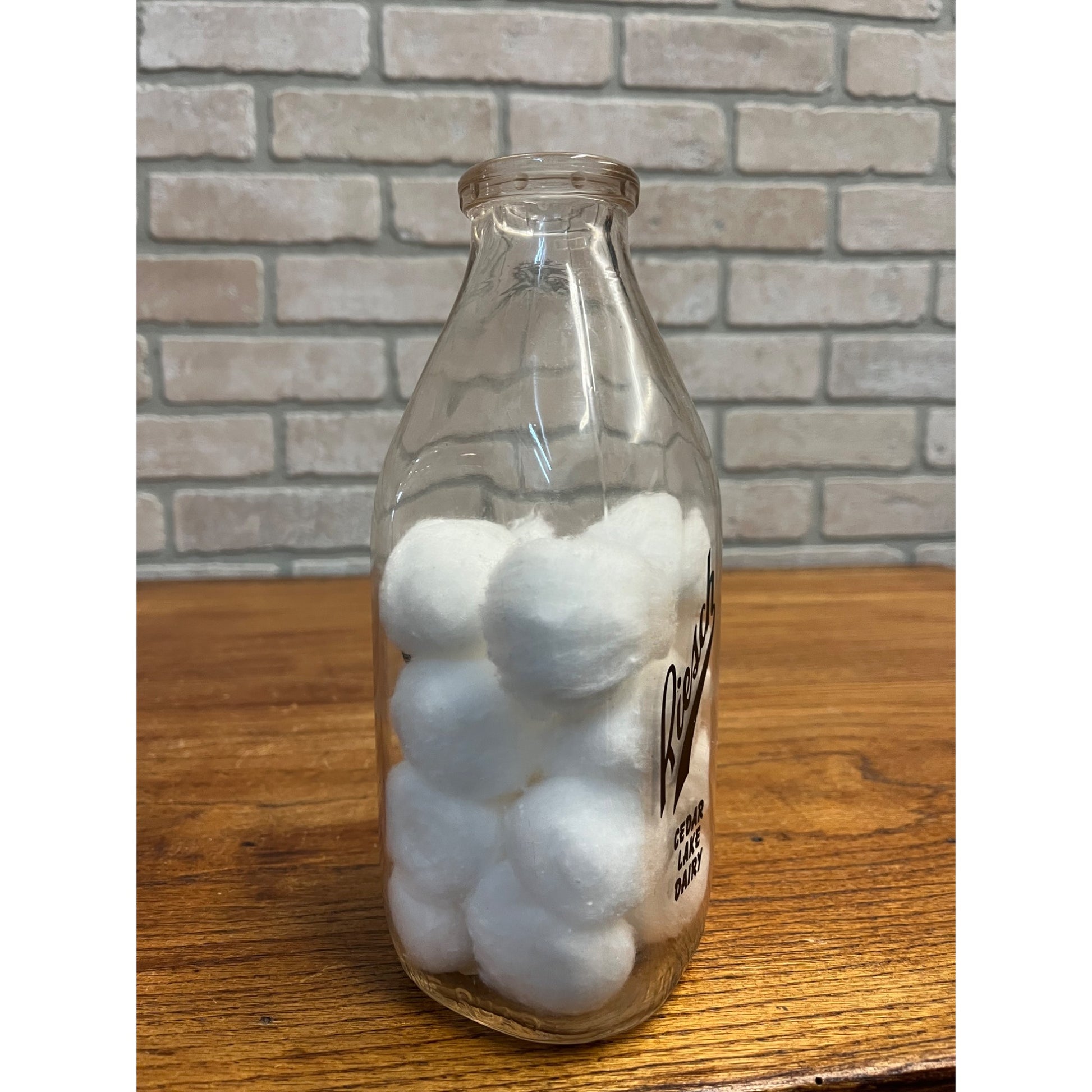Vintage Cedar Lake Dairy Riesch West Bend Wis Quart Bottle WI Wisconsin