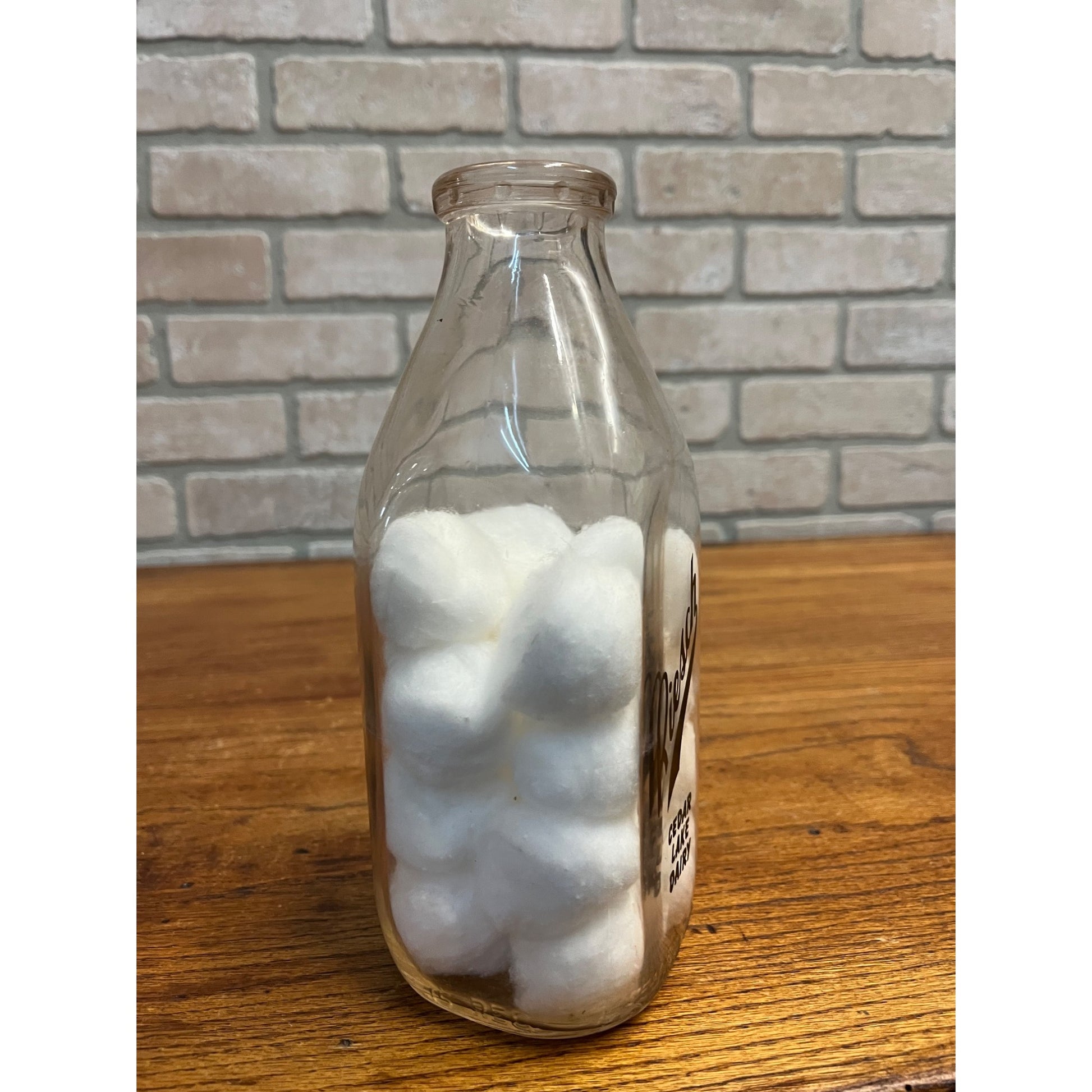 Vintage Cedar Lake Dairy Riesch West Bend Wis Quart Bottle WI Wisconsin