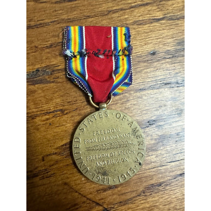 Vintage WWII World War 2 Victory Freedom From Fear & Want 1941-1945 Ribbon Medal