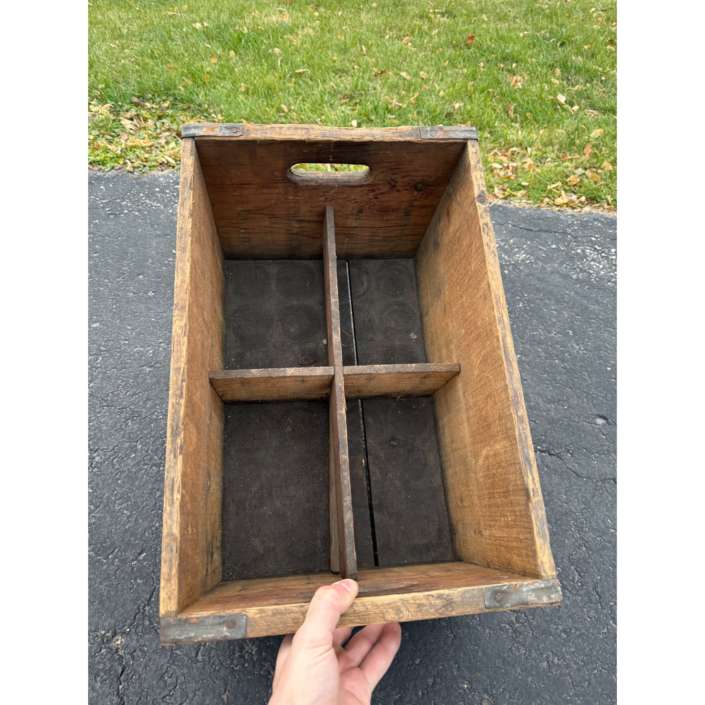 RARE Vintage Fischbach Brewing Co. Milwaukee Wisconsin Wooden Beer Crate Case