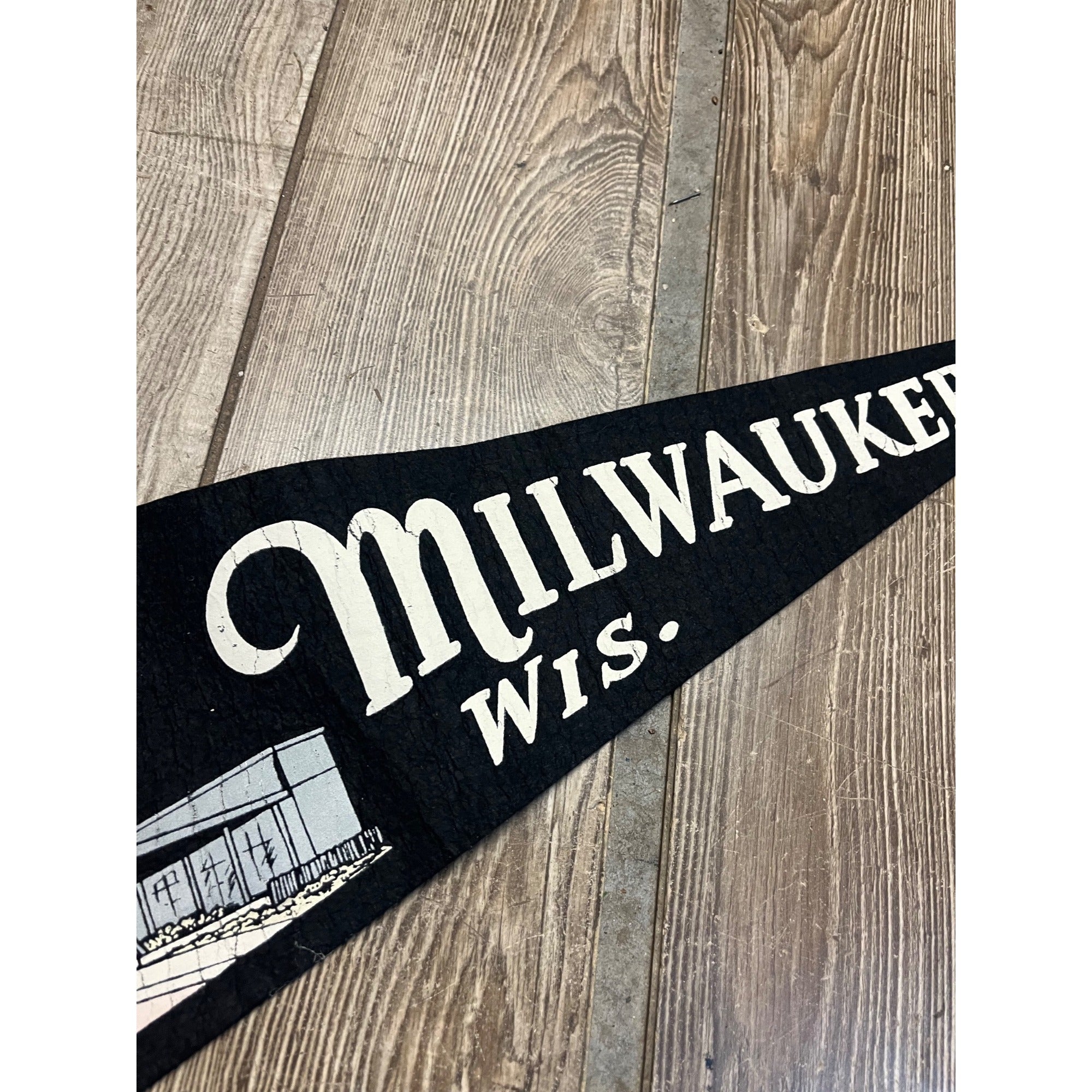 Vintage Milwaukee Wisconsin Mitchell Field Air Terminal Airport Souvenir Pennant