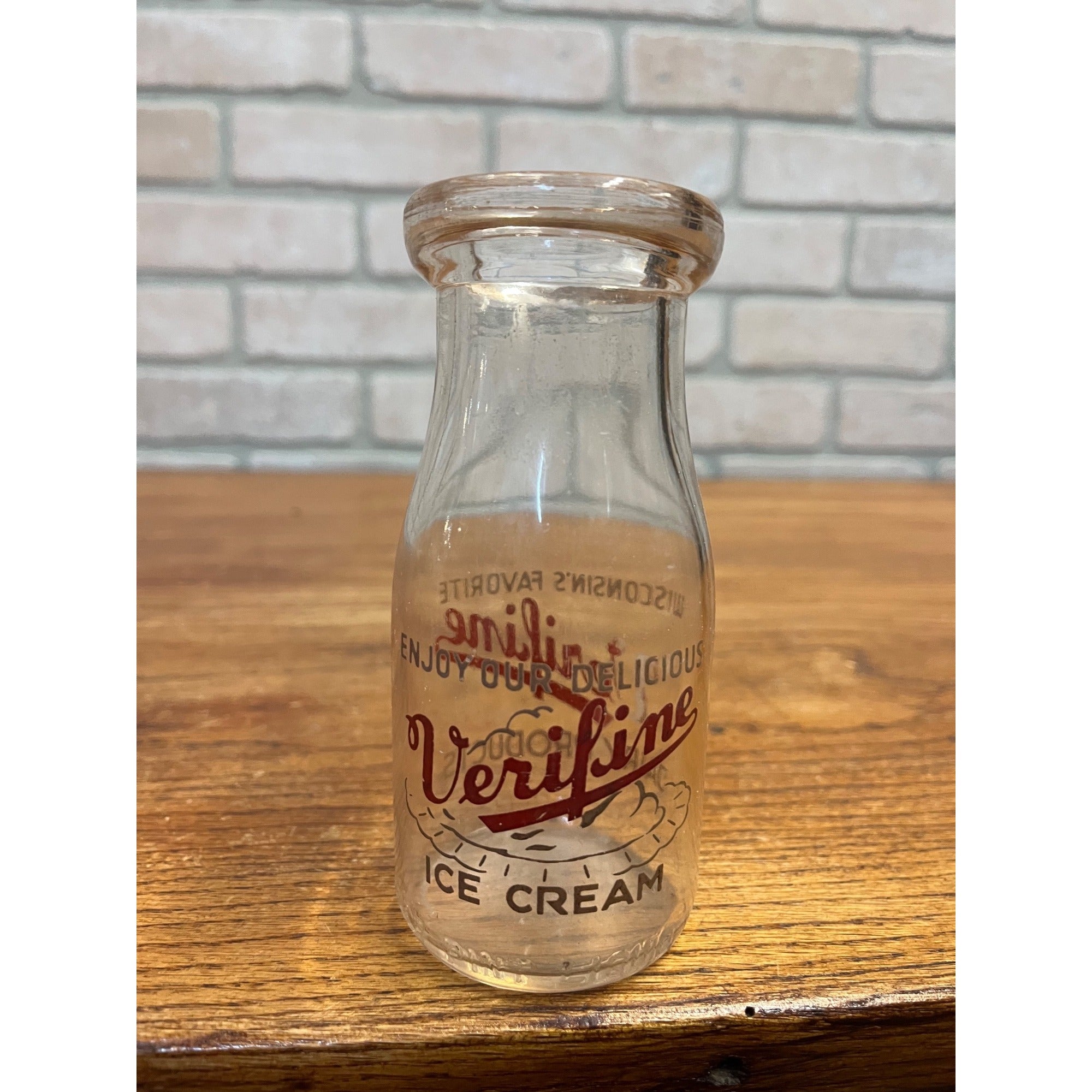 Vintage 1940s Verifine Dairy Ice Cream One Pint Glass Milk Bottle Wisconsin