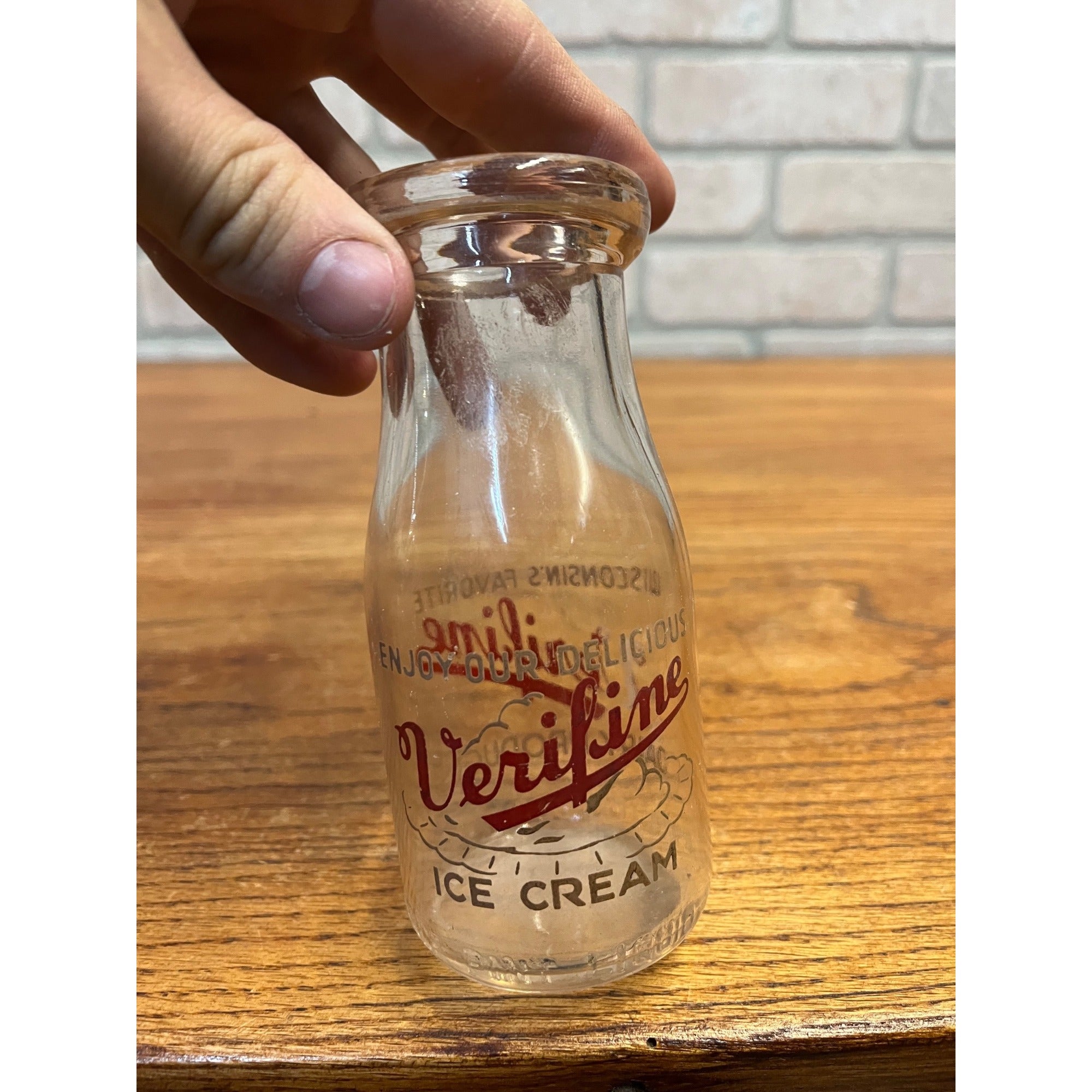 Vintage 1940s Verifine Dairy Ice Cream One Pint Glass Milk Bottle Wisconsin