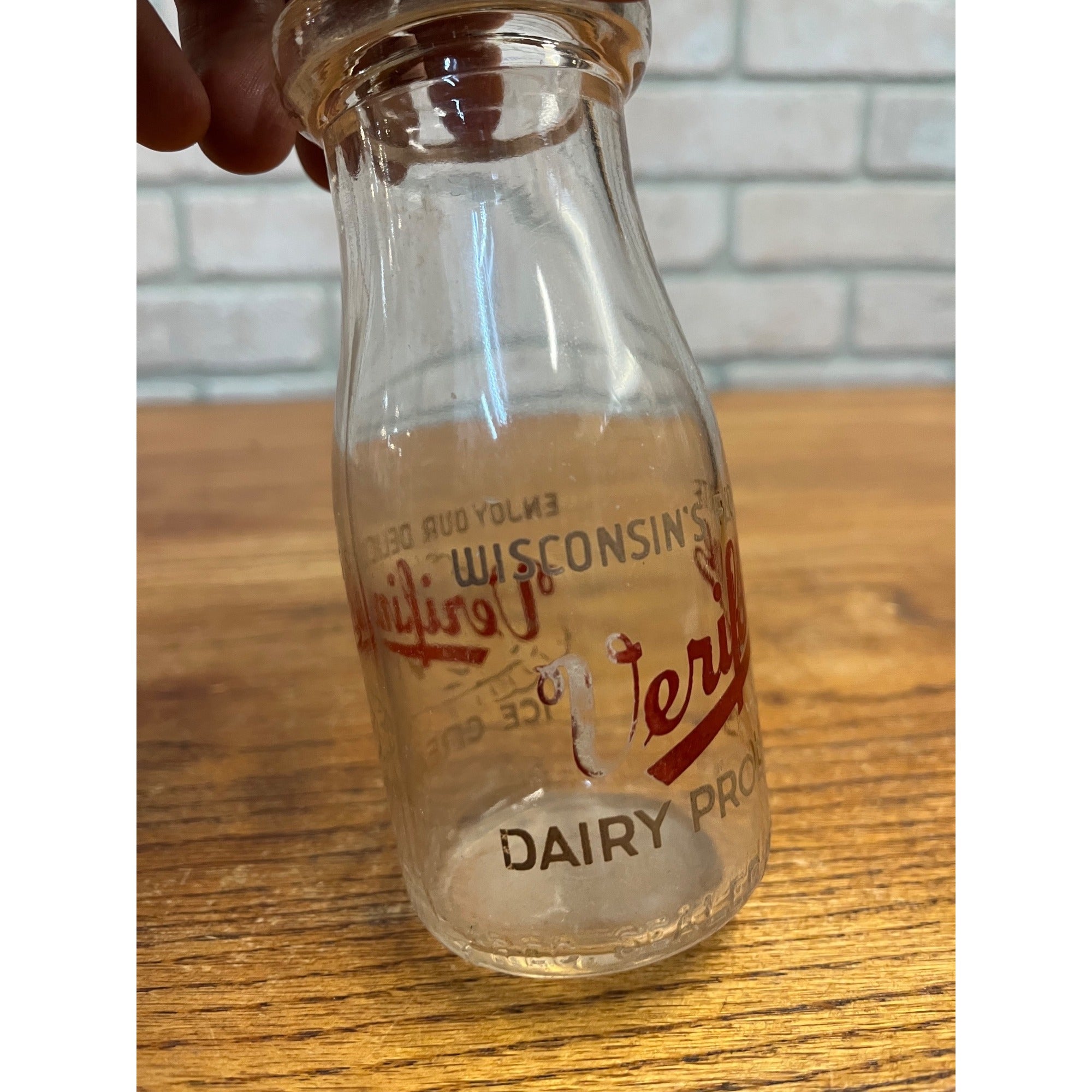Vintage 1940s Verifine Dairy Ice Cream One Pint Glass Milk Bottle Wisconsin
