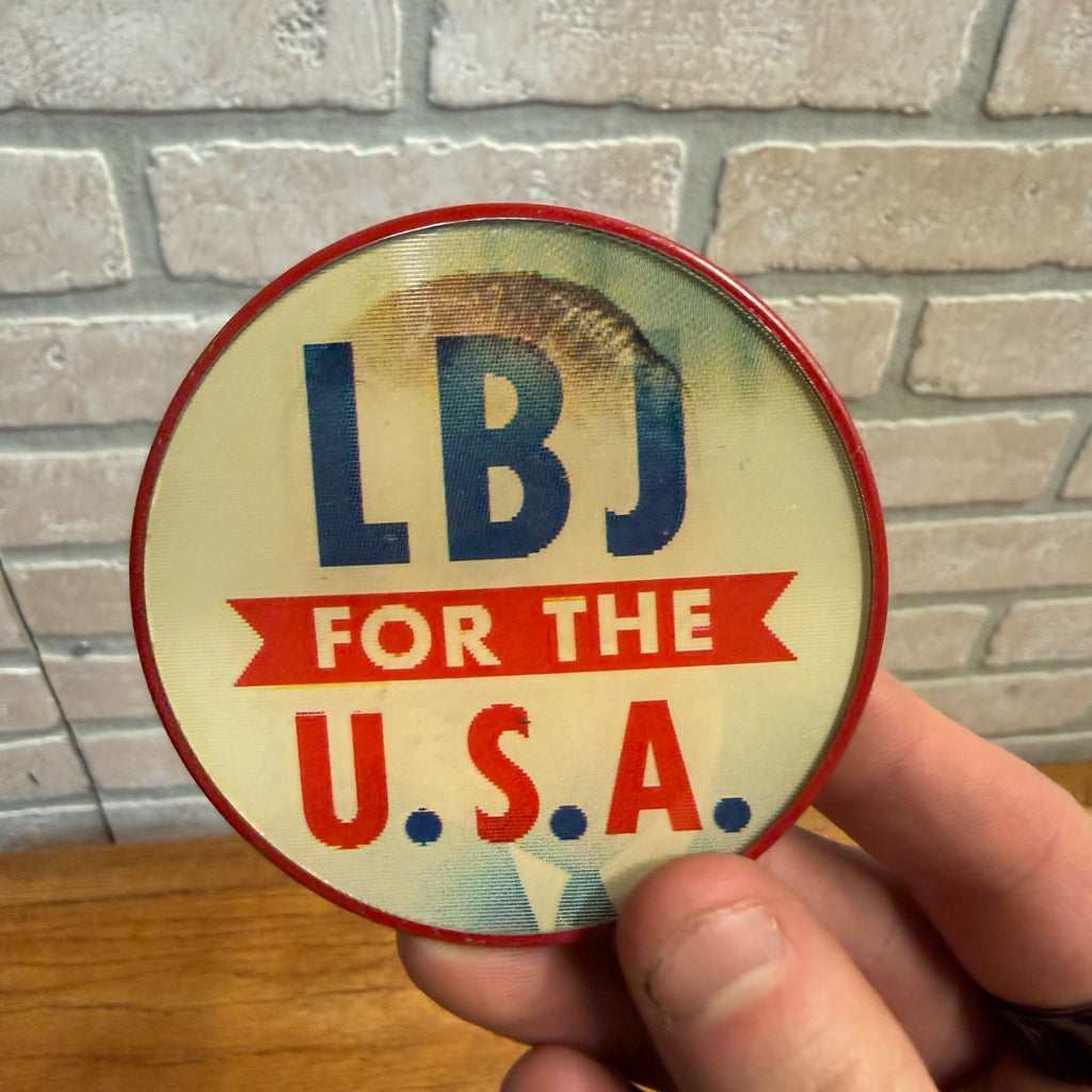 1964 LBJ FOR THE USA, Lyndon Johnson VERI-VUE FLASHER Political Campaign Pin 3"