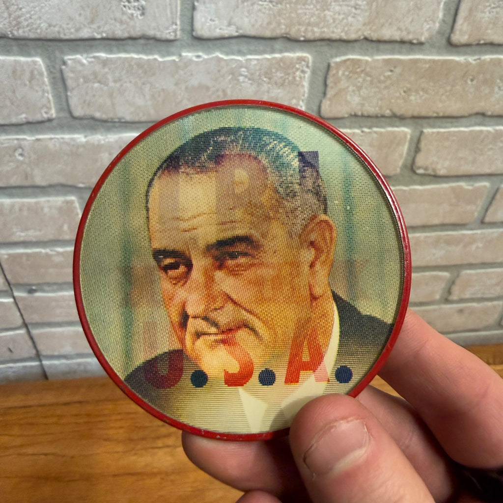 1964 LBJ FOR THE USA, Lyndon Johnson VERI-VUE FLASHER Political Campaign Pin 3"