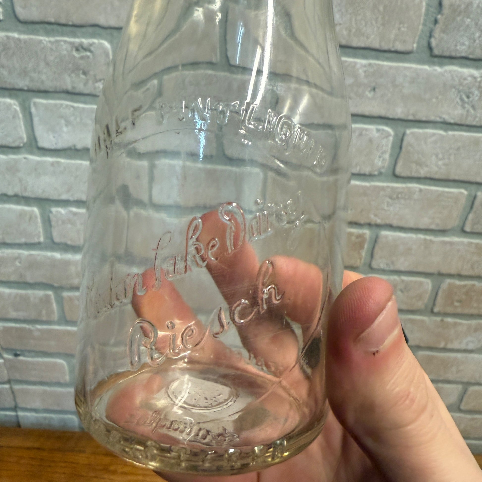 SCARCE Cedar Lake Dairy Riesch West Bend Wis Half Pint Bottle WI Wisconsin