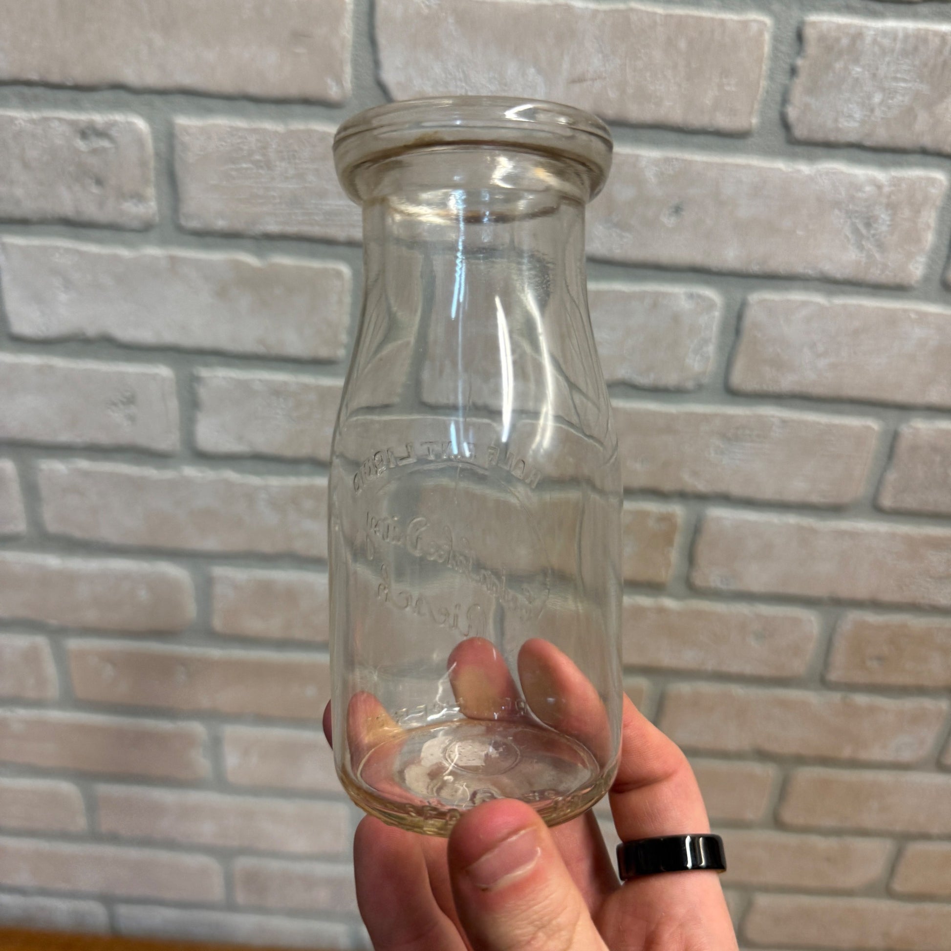 SCARCE Cedar Lake Dairy Riesch West Bend Wis Half Pint Bottle WI Wisconsin