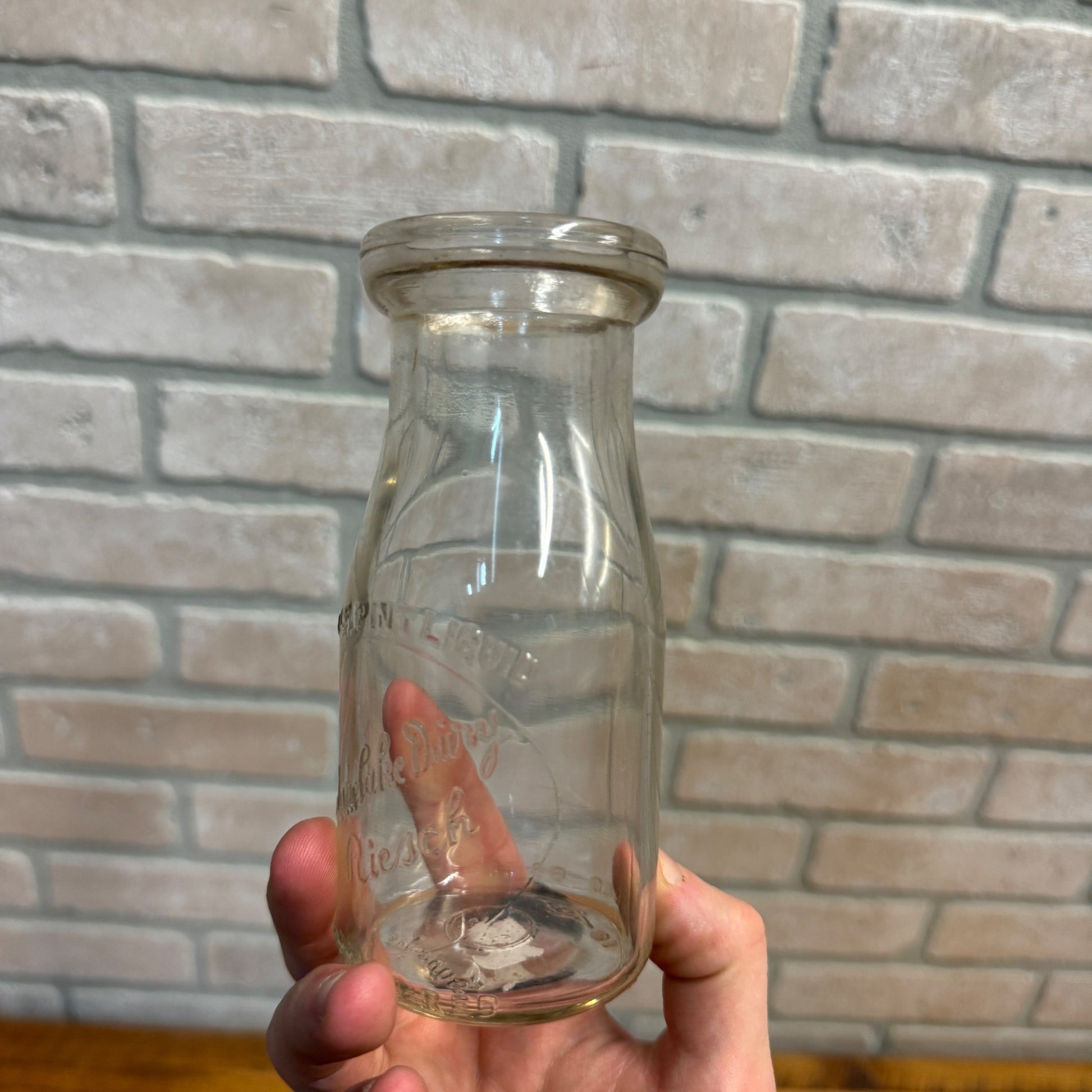 SCARCE Cedar Lake Dairy Riesch West Bend Wis Half Pint Bottle WI Wisconsin