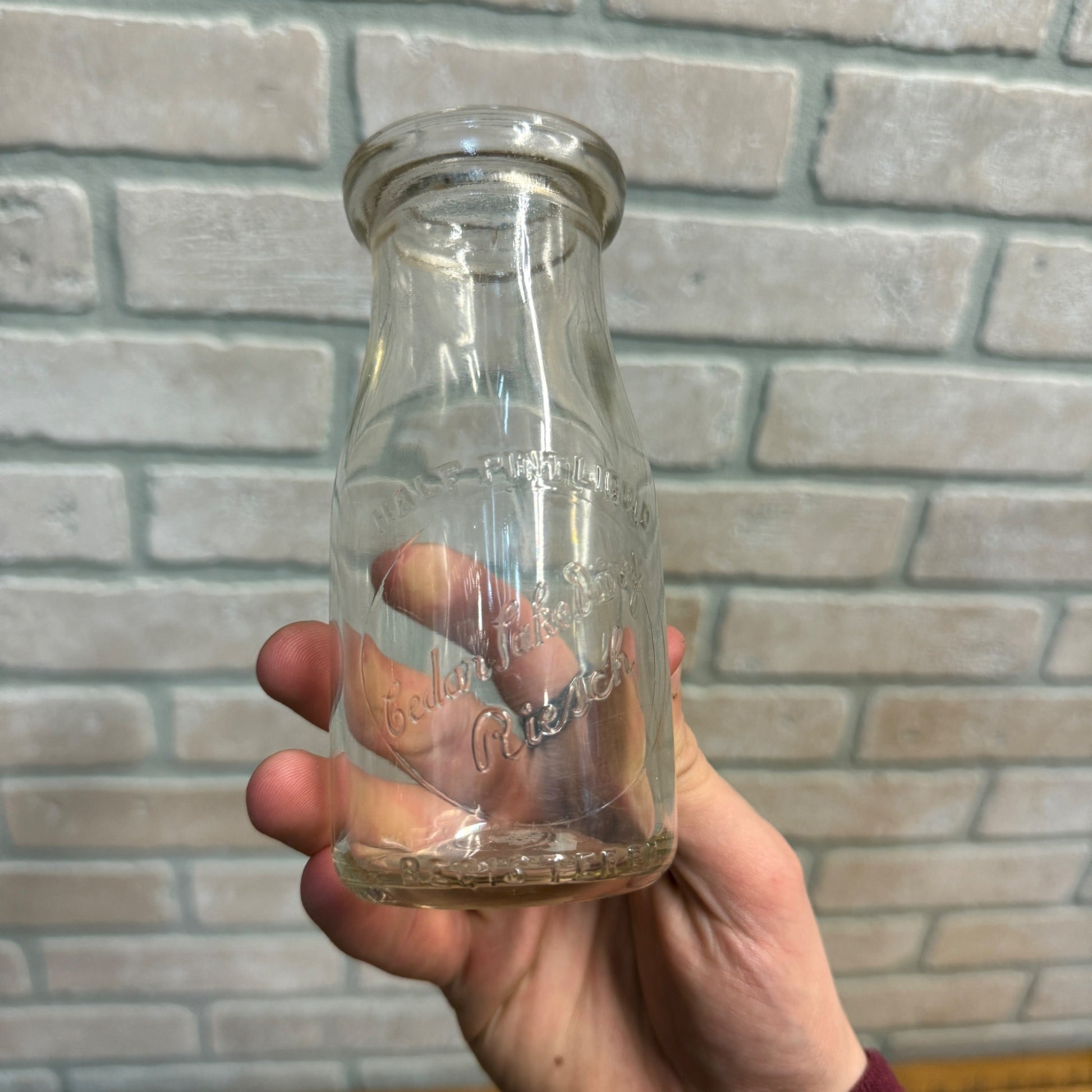 SCARCE Cedar Lake Dairy Riesch West Bend Wis Half Pint Bottle WI Wisconsin