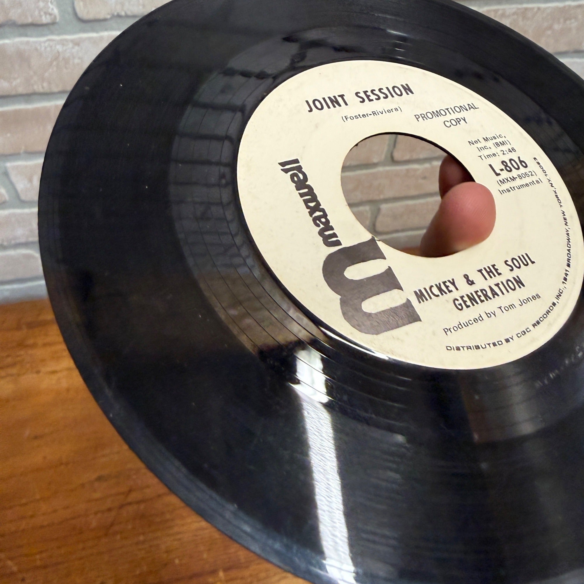 "MICKEY & SOUL GENERATION 7" football / joint session 45 Maxwell Promo Funk L-806"