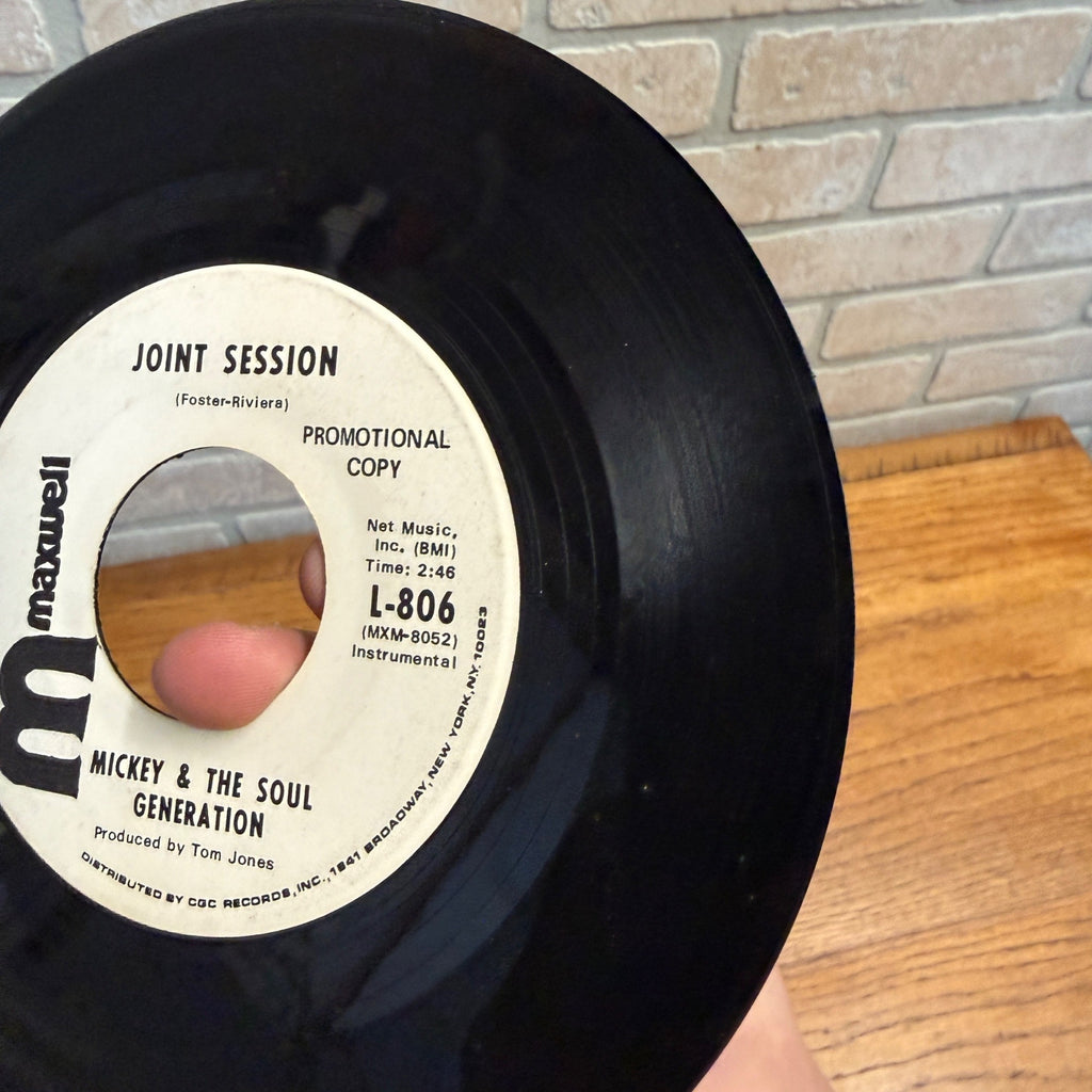"MICKEY & SOUL GENERATION 7" football / joint session 45 Maxwell Promo Funk L-806"