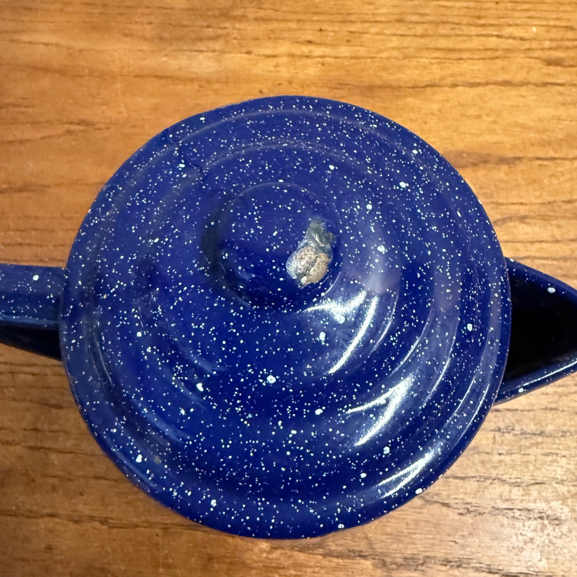 Vintage Graniteware / Enamelware Blue and White Speckle Coffee or Tea Pot / Kettle / Primitive Kitchen Decor / Farmhouse
