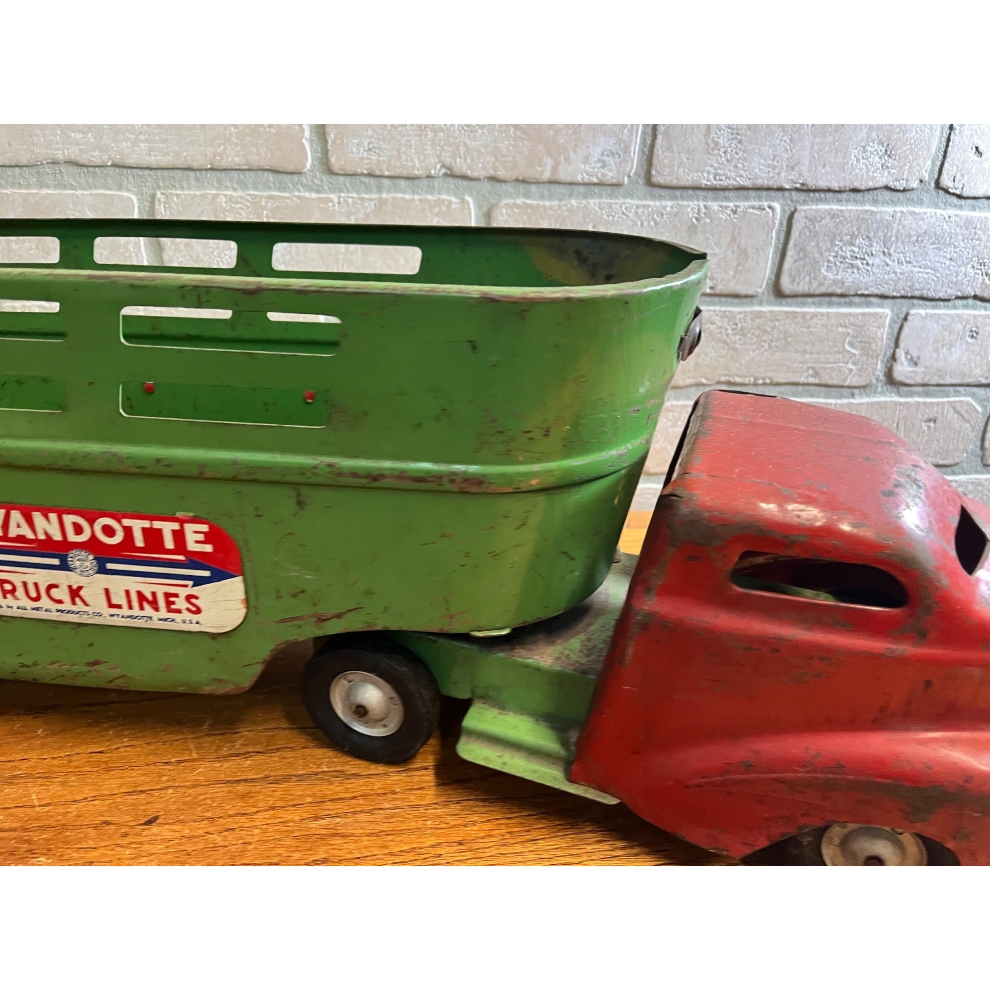 Vintage Wyandotte Truck Lines Green & Red Steel Toy Trailer Truck