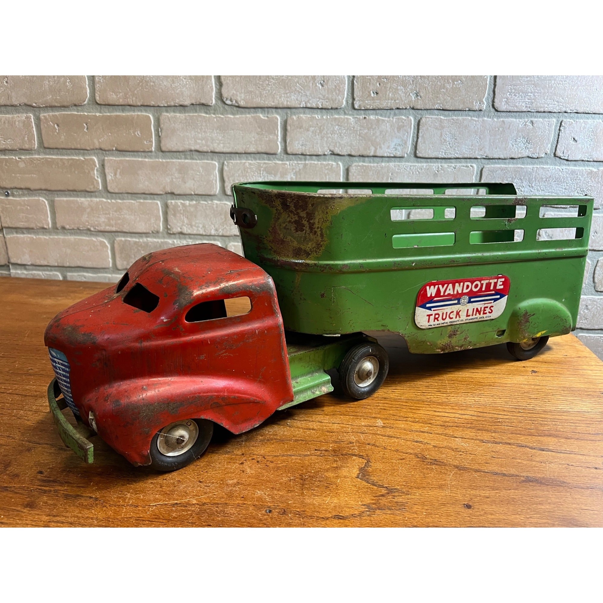Vintage Wyandotte Truck Lines Green & Red Steel Toy Trailer Truck