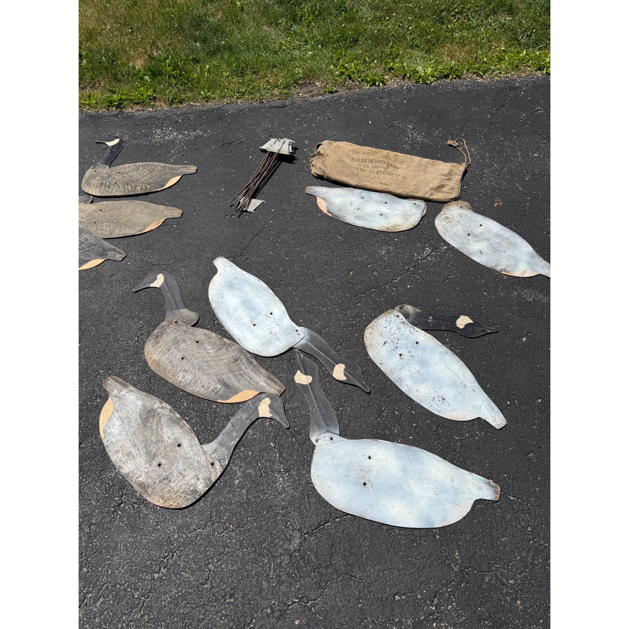 12 Vintage Johnson’s Folding Goose Decoys W/Metal Stakes Original Bag As-Is
