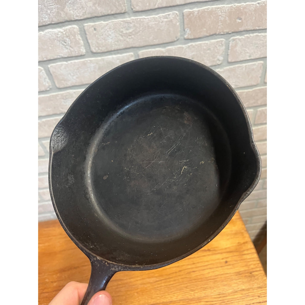 Vintage Chicago Hardware Foundry  85B Hammered Cast Iron Skillet CHF No. 5