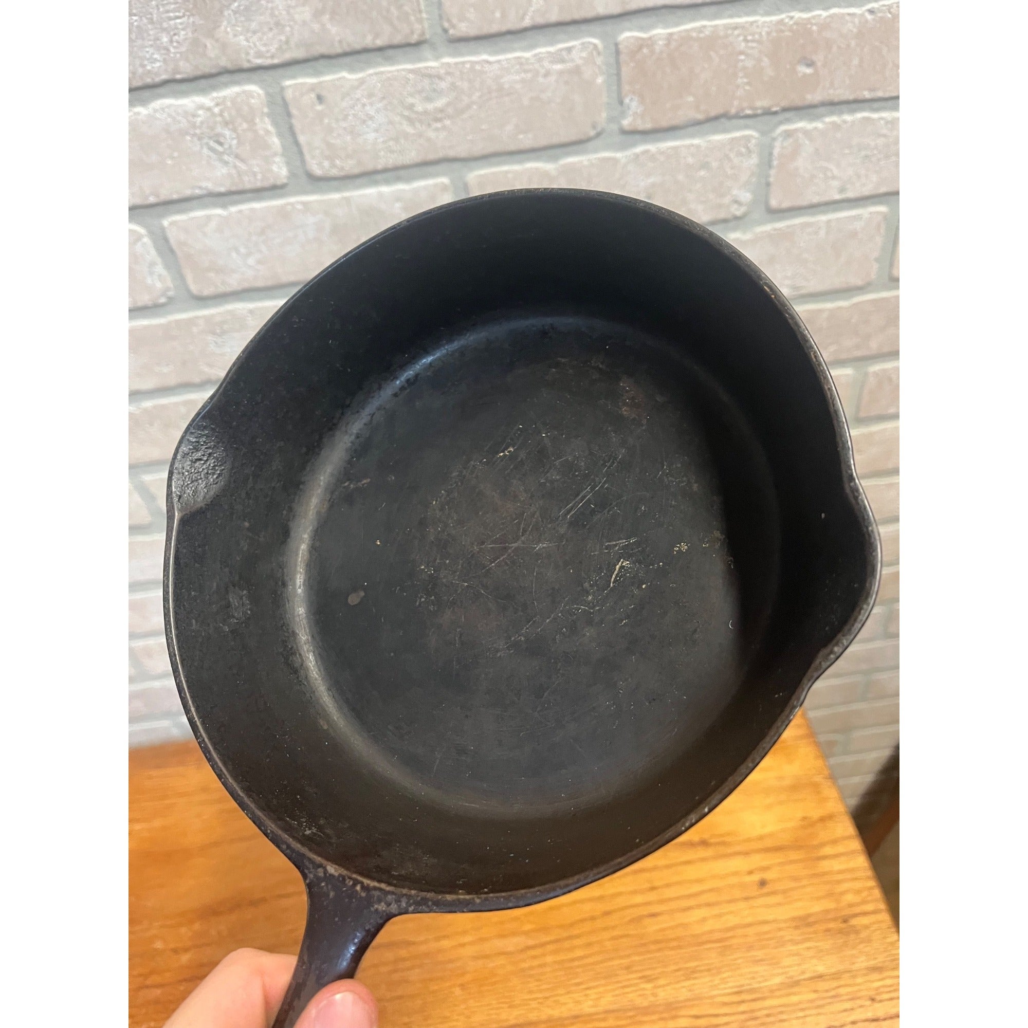 Vintage Chicago Hardware Foundry  85B Hammered Cast Iron Skillet CHF No. 5
