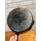 Vintage Chicago Hardware Foundry  85B Hammered Cast Iron Skillet CHF No. 5