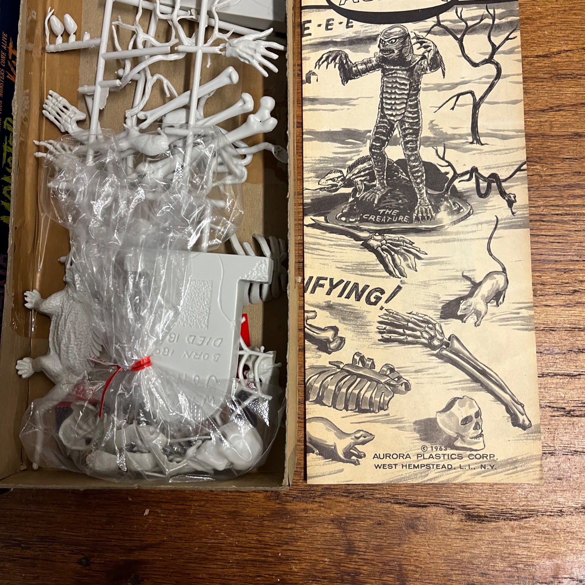 RARE Vintage 1963 Aurora Model Monster Customizing Series 1 Box Model Kit 463-98