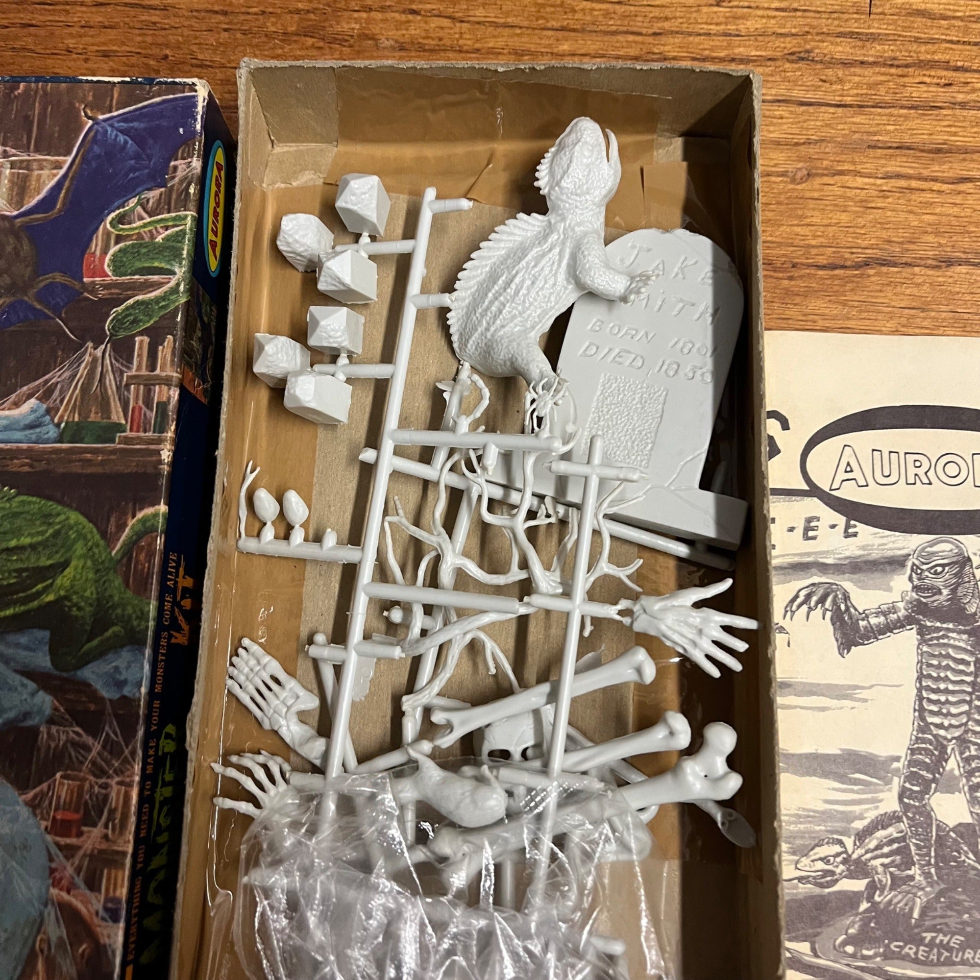 RARE Vintage 1963 Aurora Model Monster Customizing Series 1 Box Model Kit 463-98