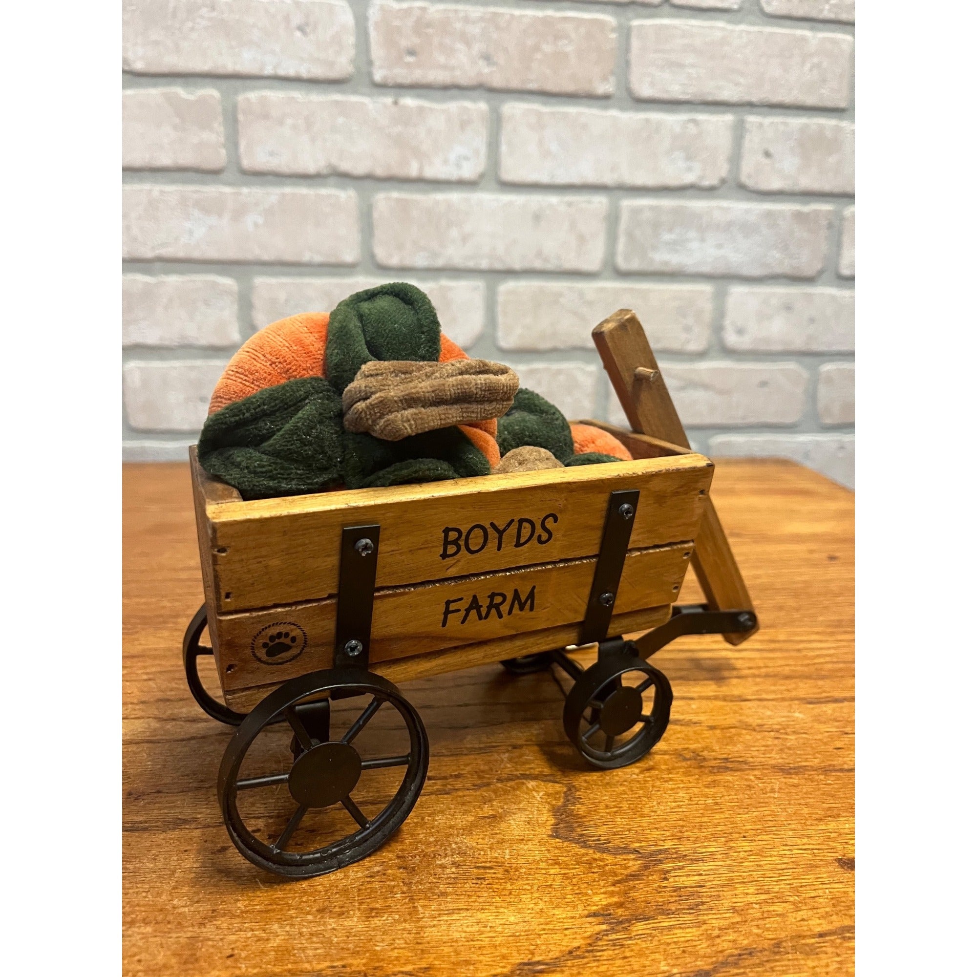 Adorable Boyd’s Bear “Boyd’s Farm” Miniature Fall Time Harvest Pumpkin Wagon