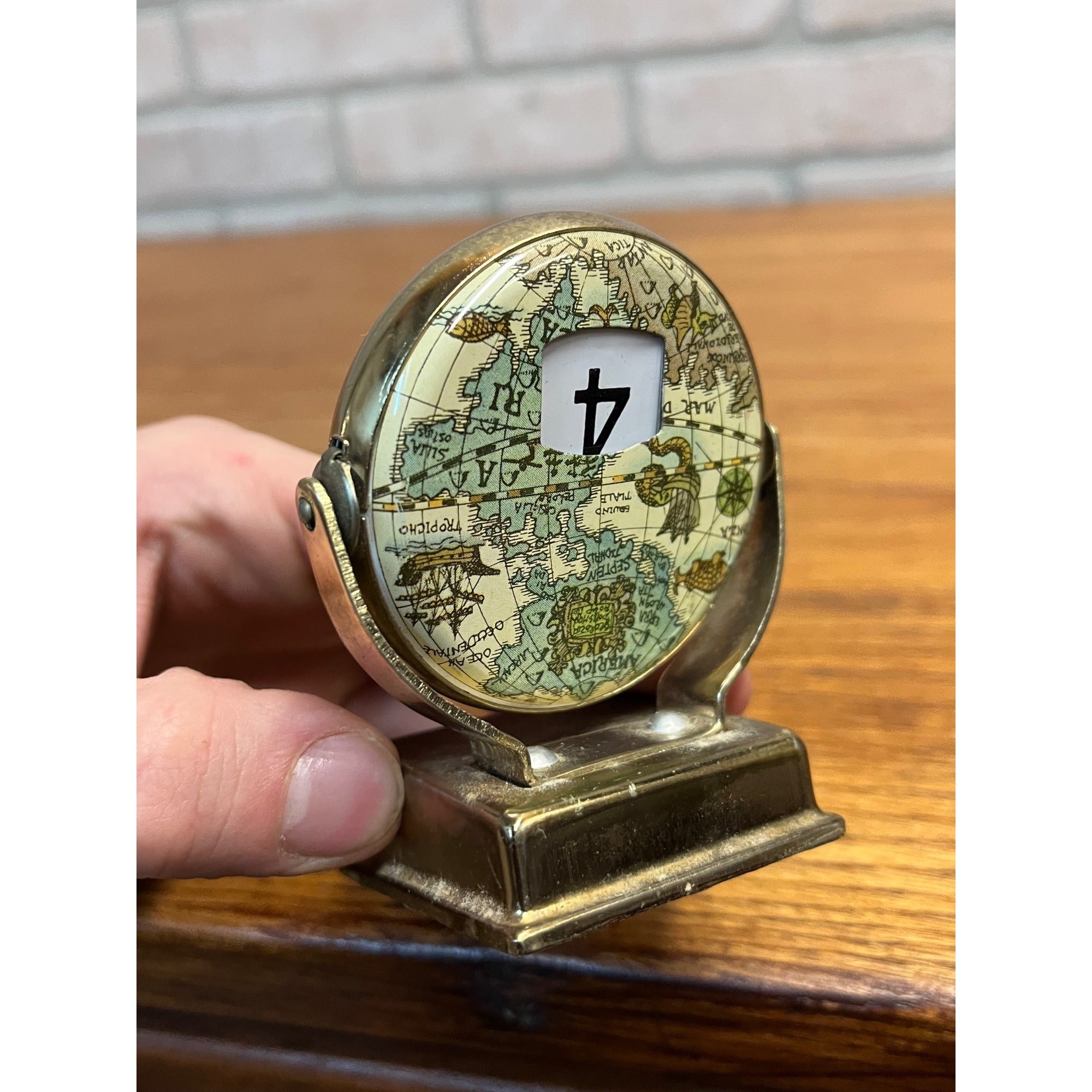 Vintage Perpetual Flip Mechanical Desktop Calendar Metal World Globe Map
