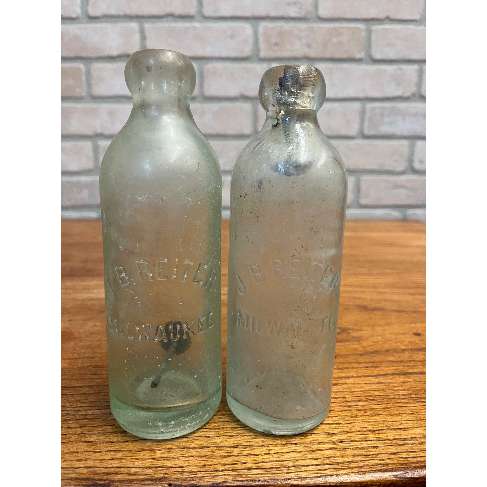 JB Reiter Milwaukee Wisconsin Blob Top Hutchinson Soda Bottles Lot (2)