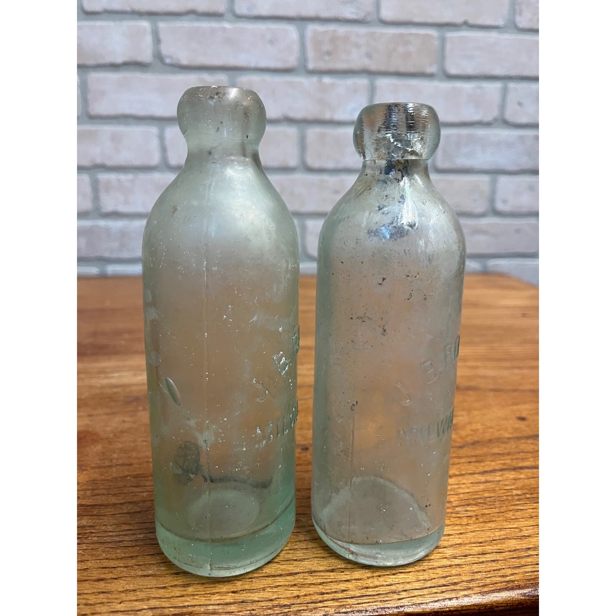 JB Reiter Milwaukee Wisconsin Blob Top Hutchinson Soda Bottles Lot (2)