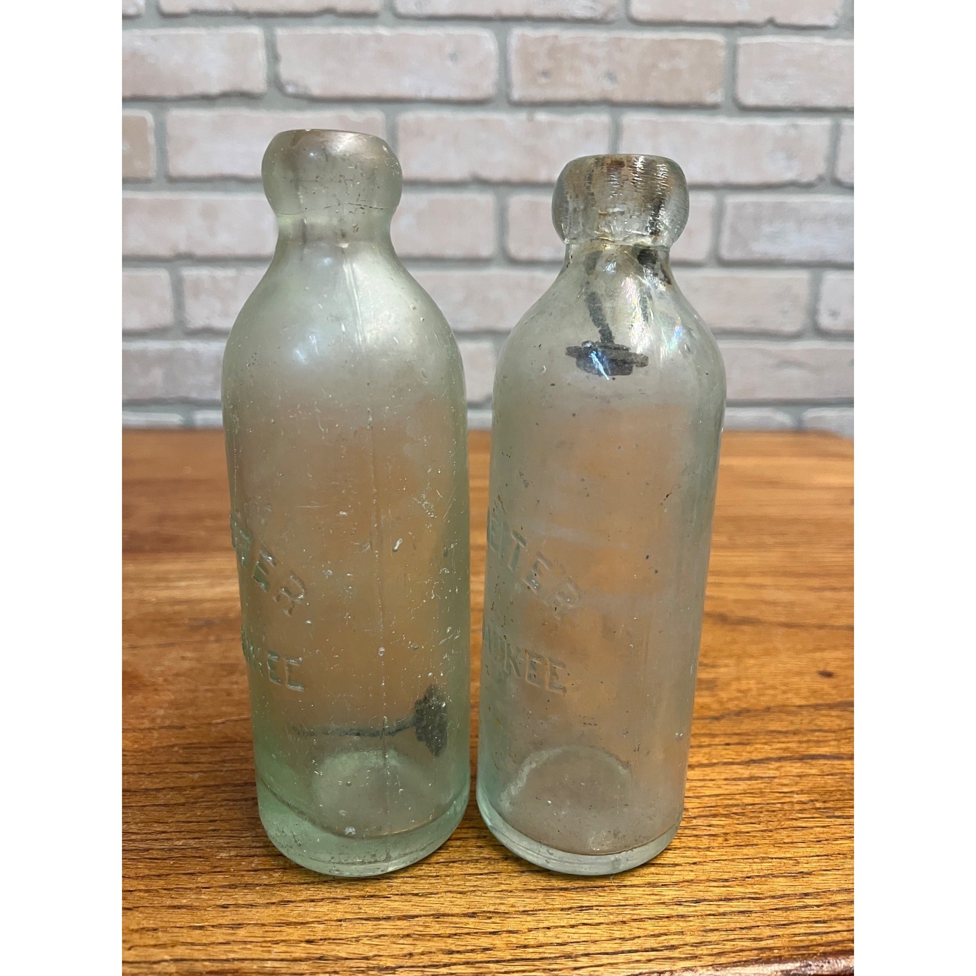 JB Reiter Milwaukee Wisconsin Blob Top Hutchinson Soda Bottles Lot (2)