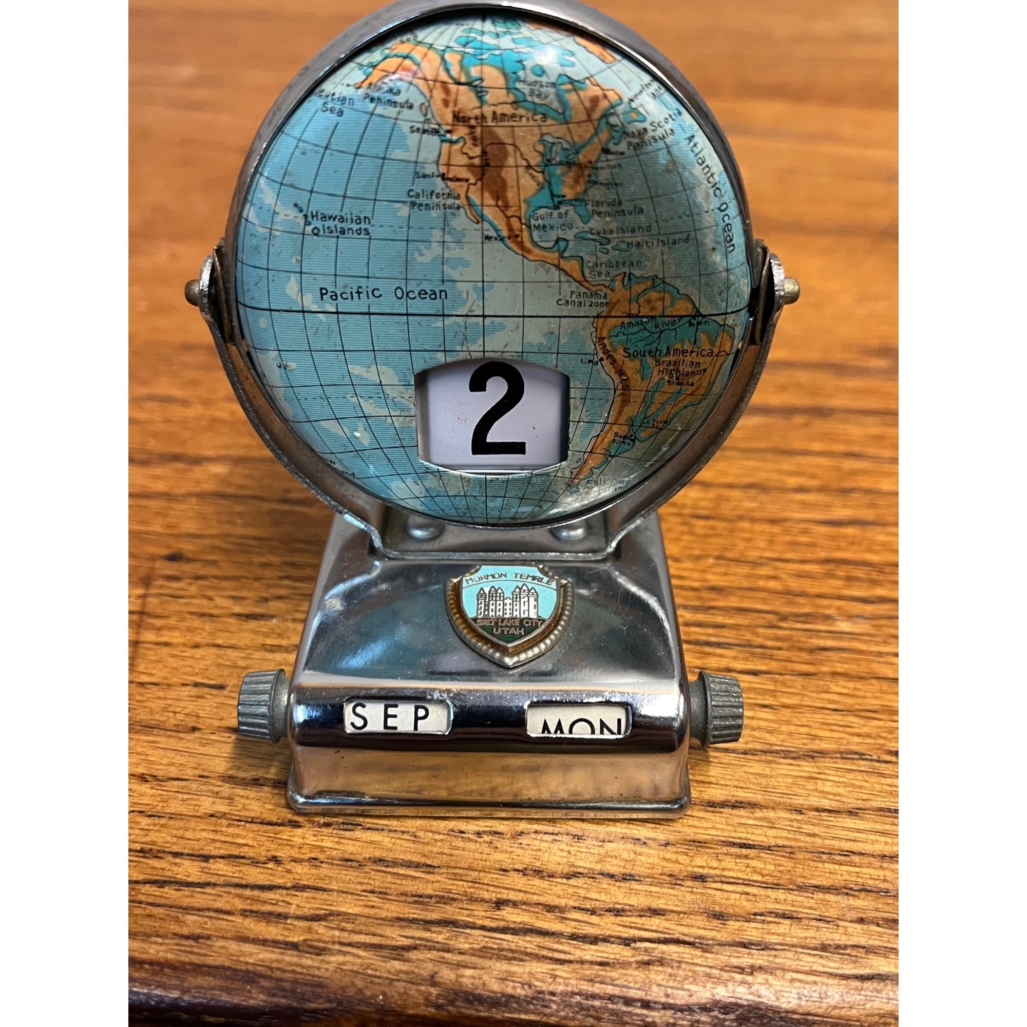 Vintage Perpetual Flip Mechanical Desktop Calendar Metal World Globe Map