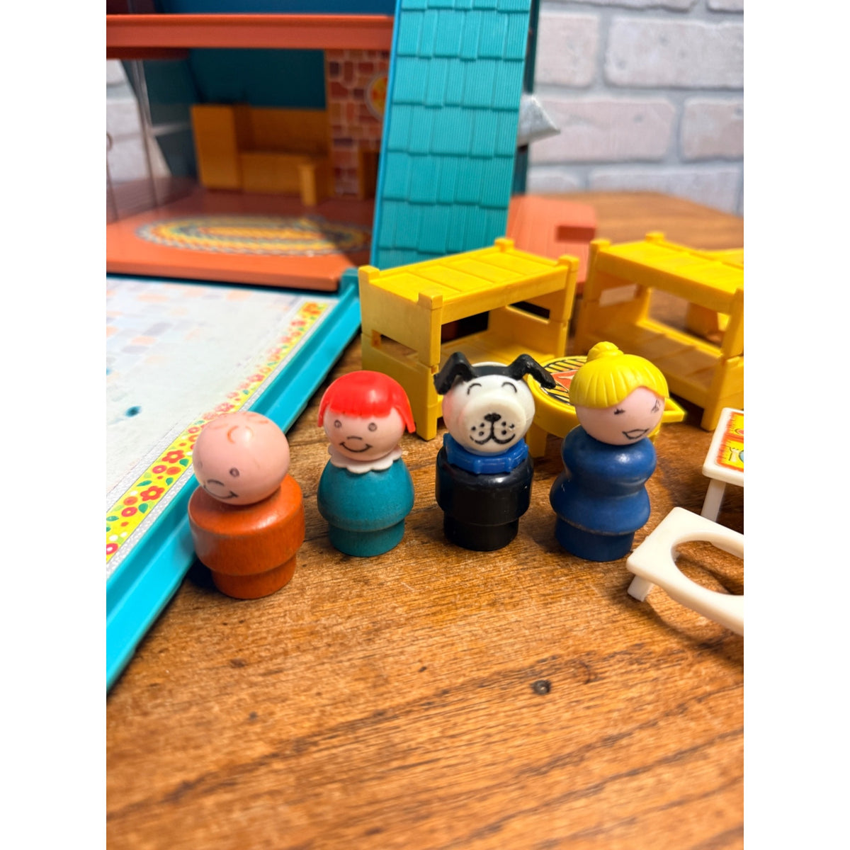 1974 Fisher Price Little People Play Family A Frame Family w/ Furniture Playset